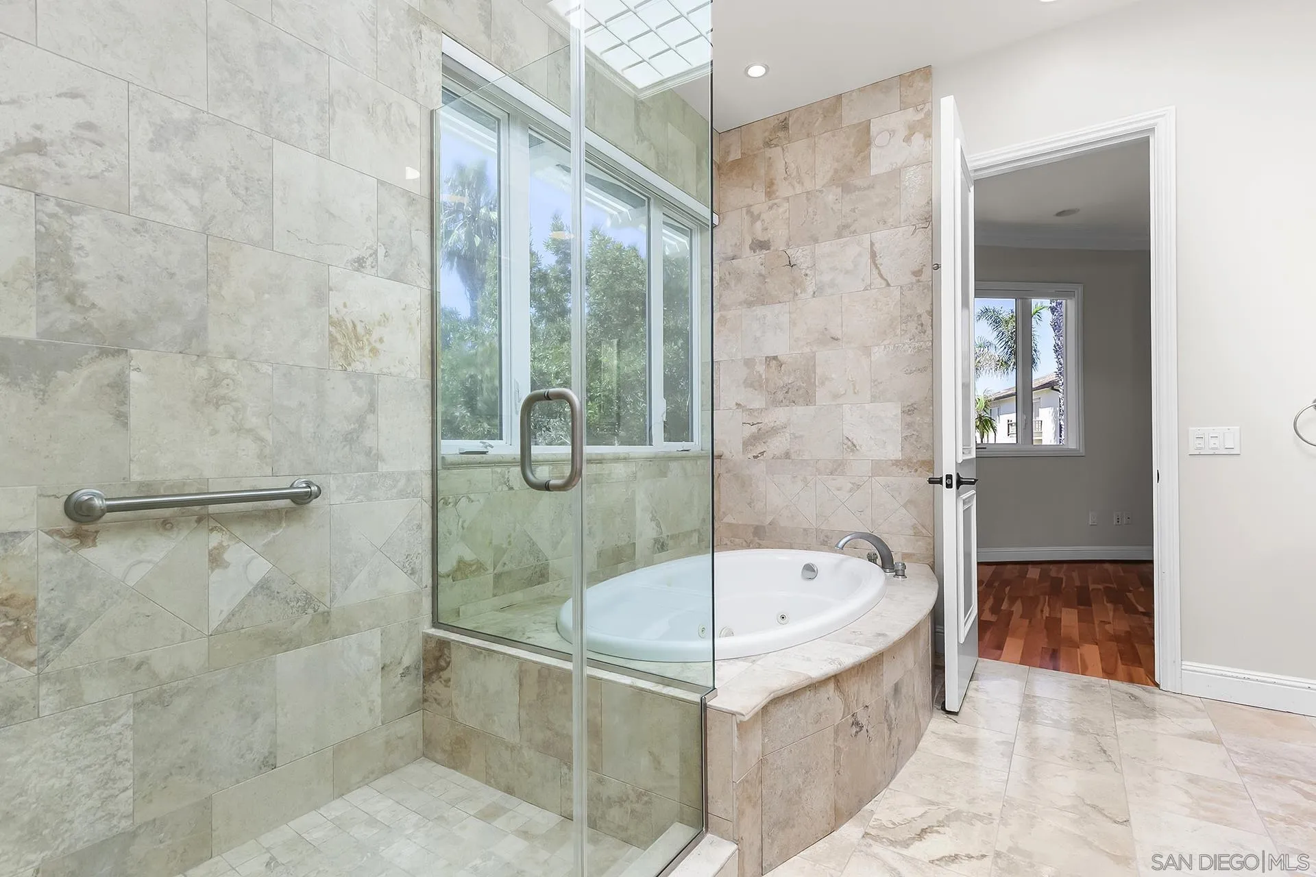 https://cdn.realtyfeed.com/cdn/127/250035854/8bc9b233da4a002af69bbcdb3d77ba4c.webp