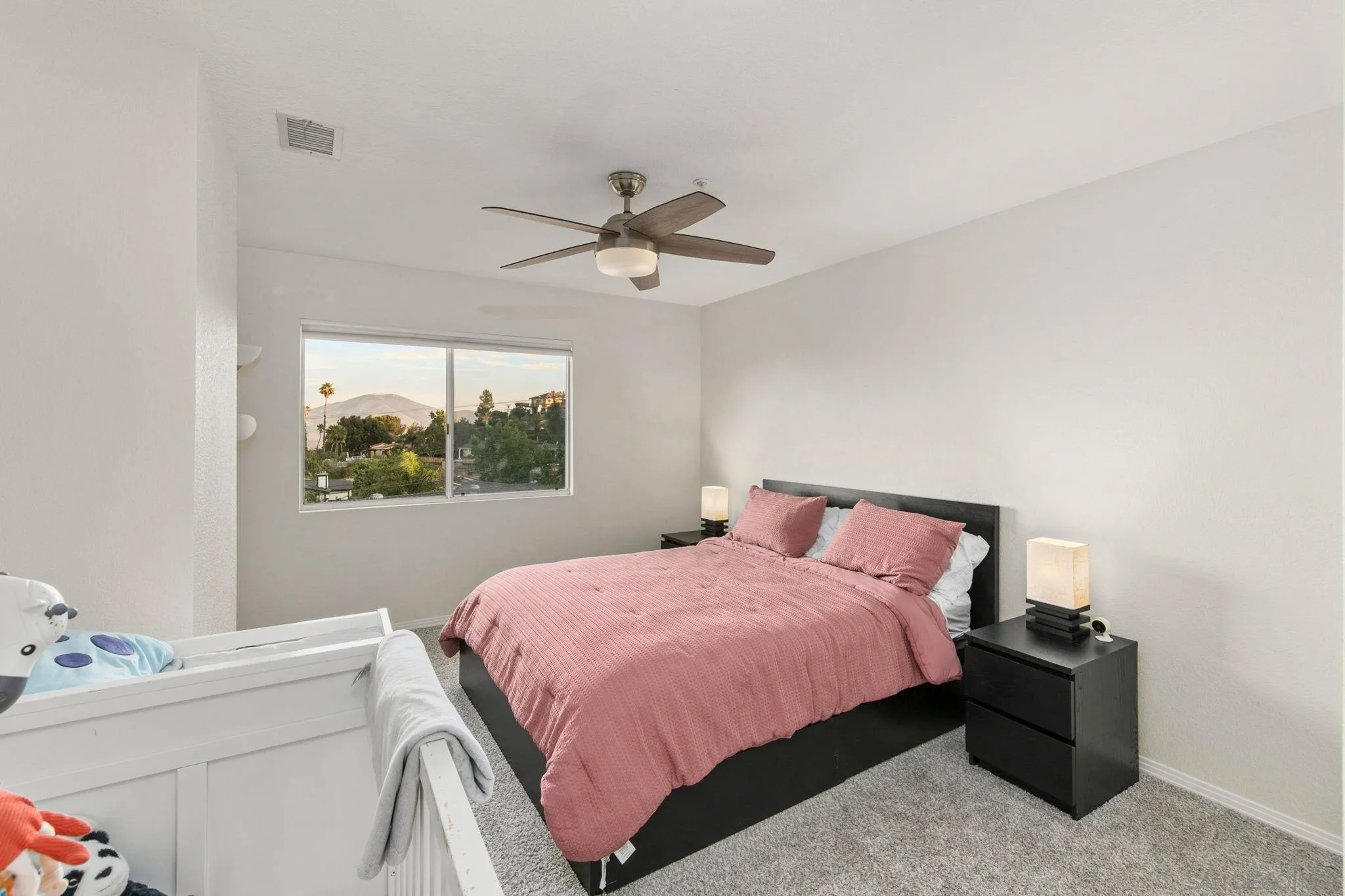 https://cdn.realtyfeed.com/cdn/127/250035855/2ecc63da99d4fea98f2d6c60b8d9bff7.webp