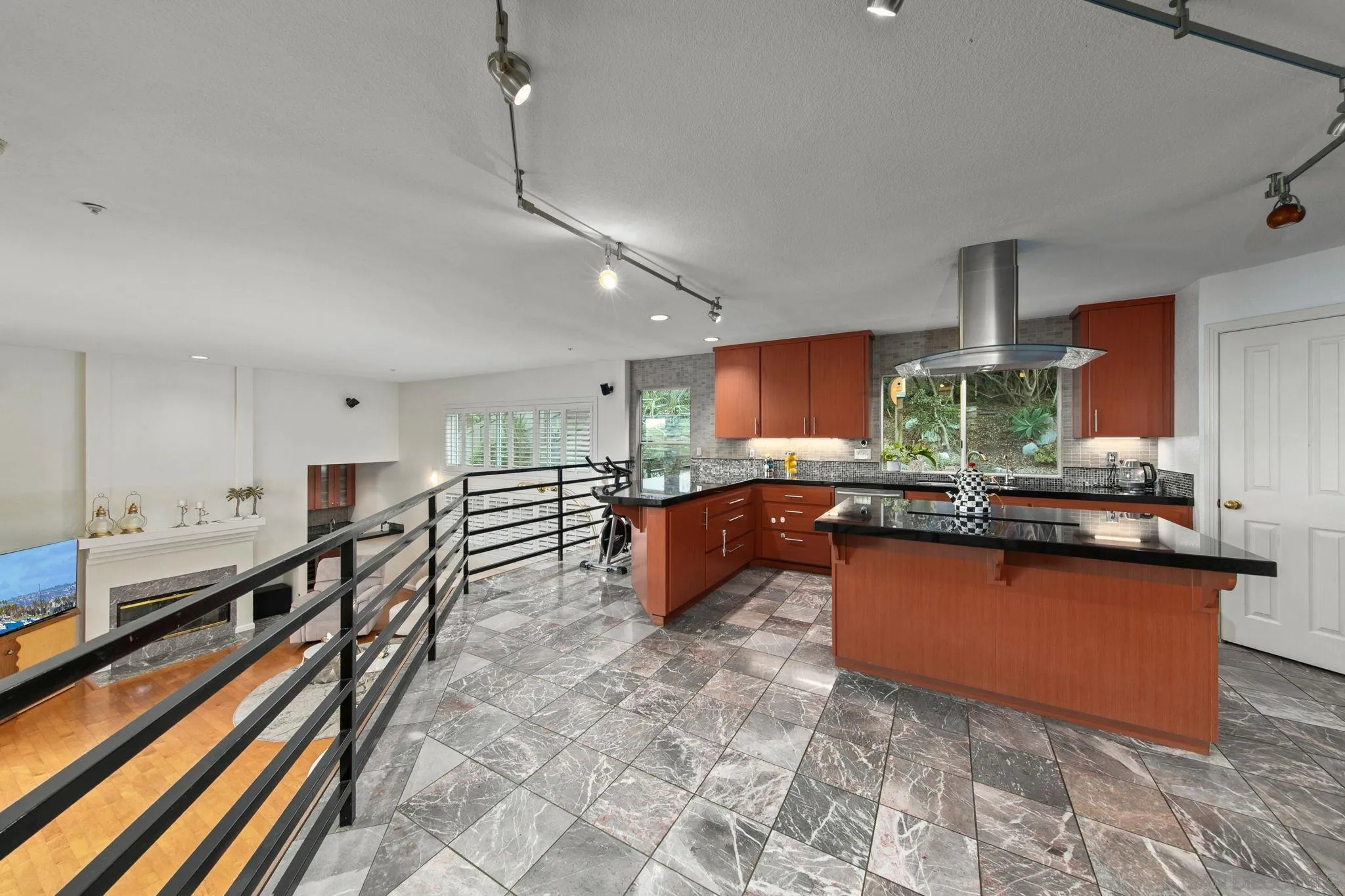 https://cdn.realtyfeed.com/cdn/127/250035855/a58847dd3118f49422e039f7686dbdea.webp