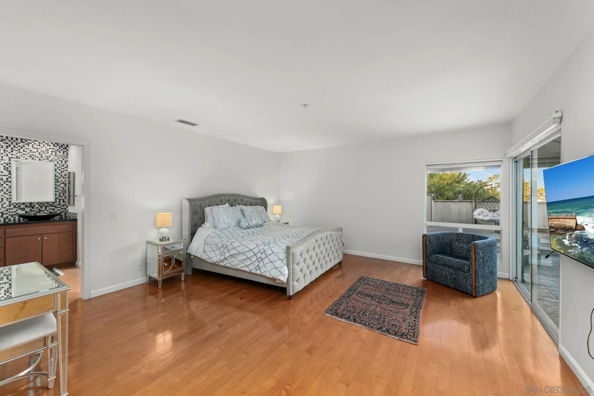 https://cdn.realtyfeed.com/cdn/127/250035855/e26541bcf12d56ea58cec2661f05e01c.webp