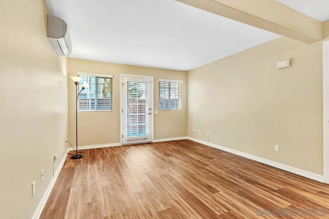 Photo #7: 250035863 Listing: Photo #7