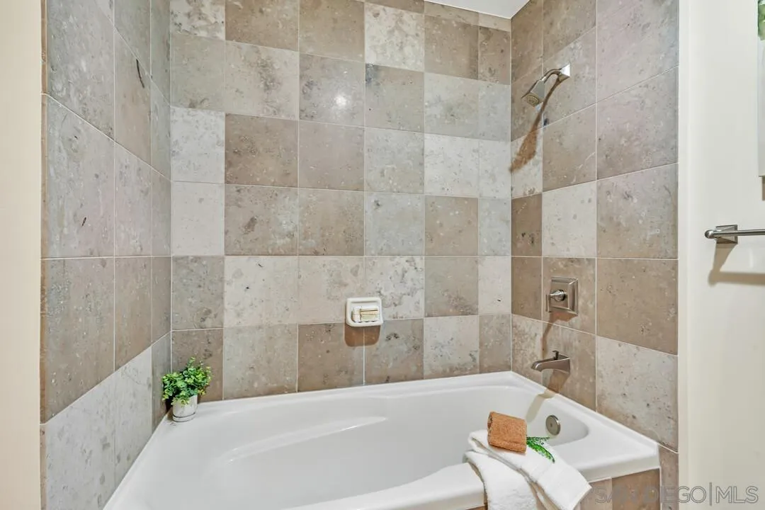 Photo #37: 250035864 Listing: Photo #37
