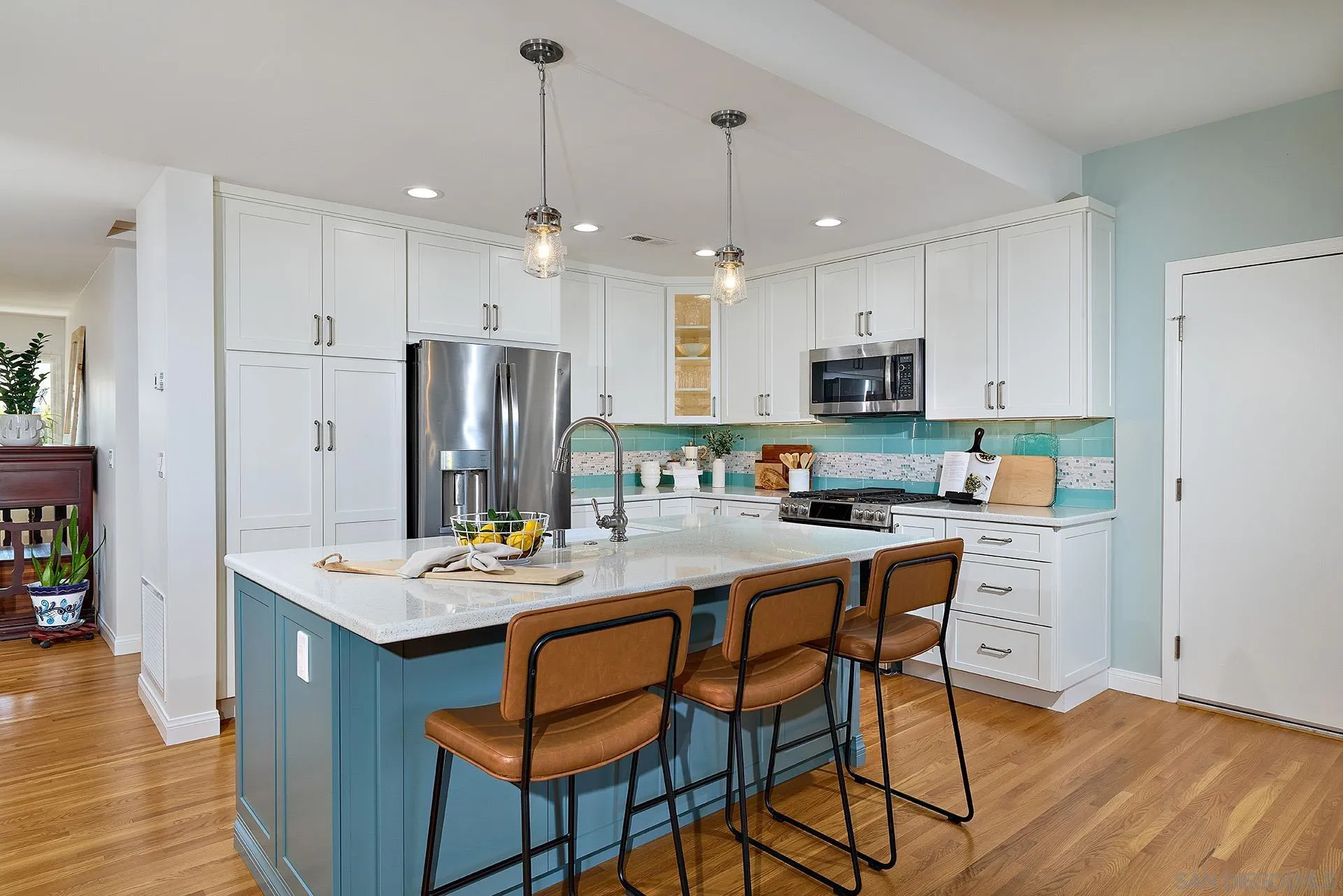 https://cdn.realtyfeed.com/cdn/127/250035869/6d8ef9355c41931e7803f848129740ce.webp