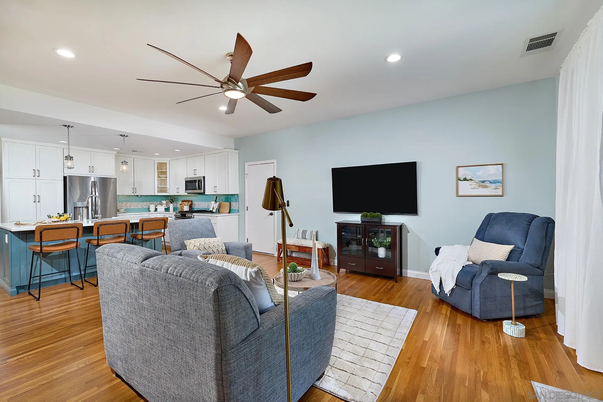 https://cdn.realtyfeed.com/cdn/127/250035869/80eb07bd44c7a16fedd5e7832c4f523c.webp
