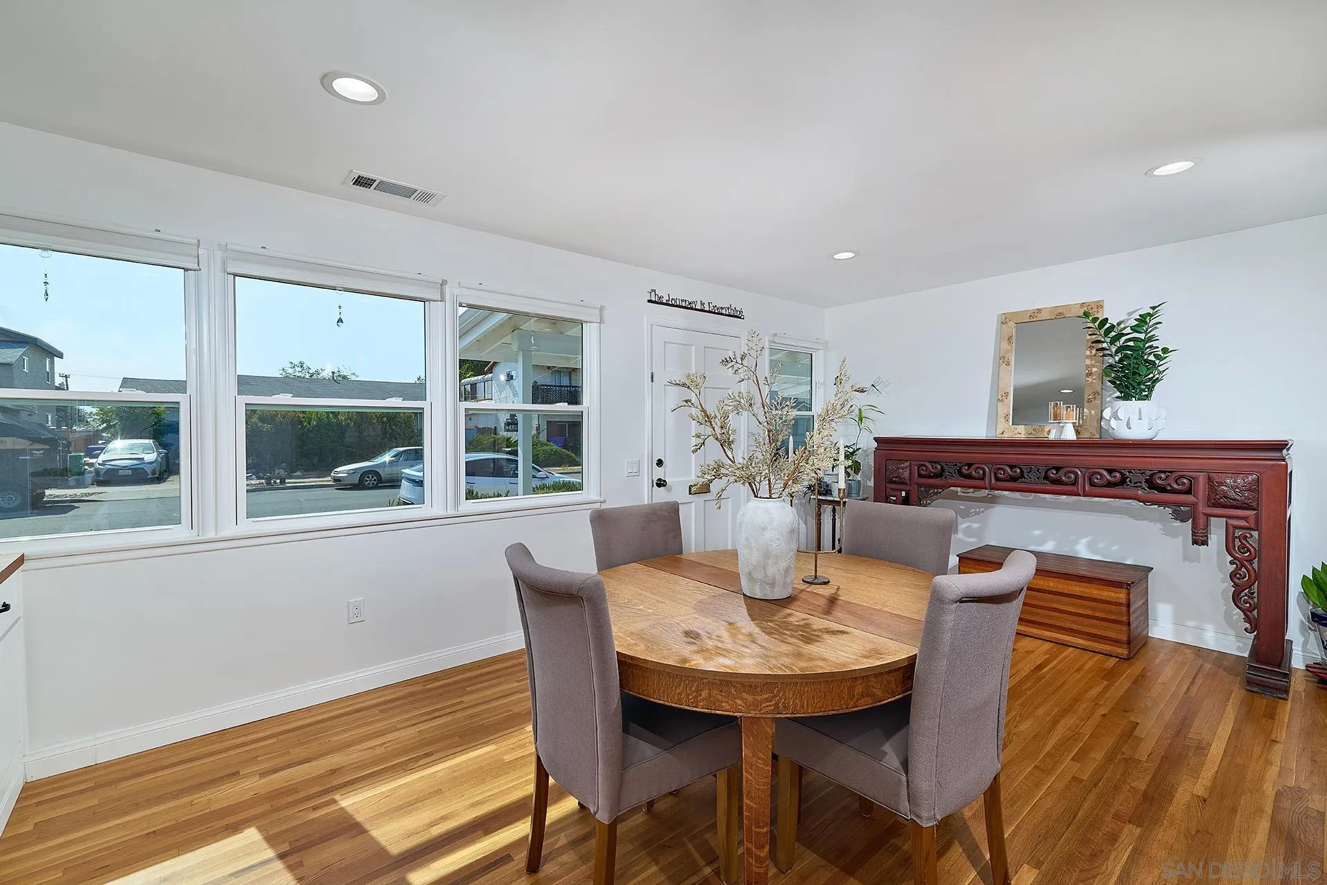https://cdn.realtyfeed.com/cdn/127/250035869/82805ee662063962936aeb0528938cd1.webp