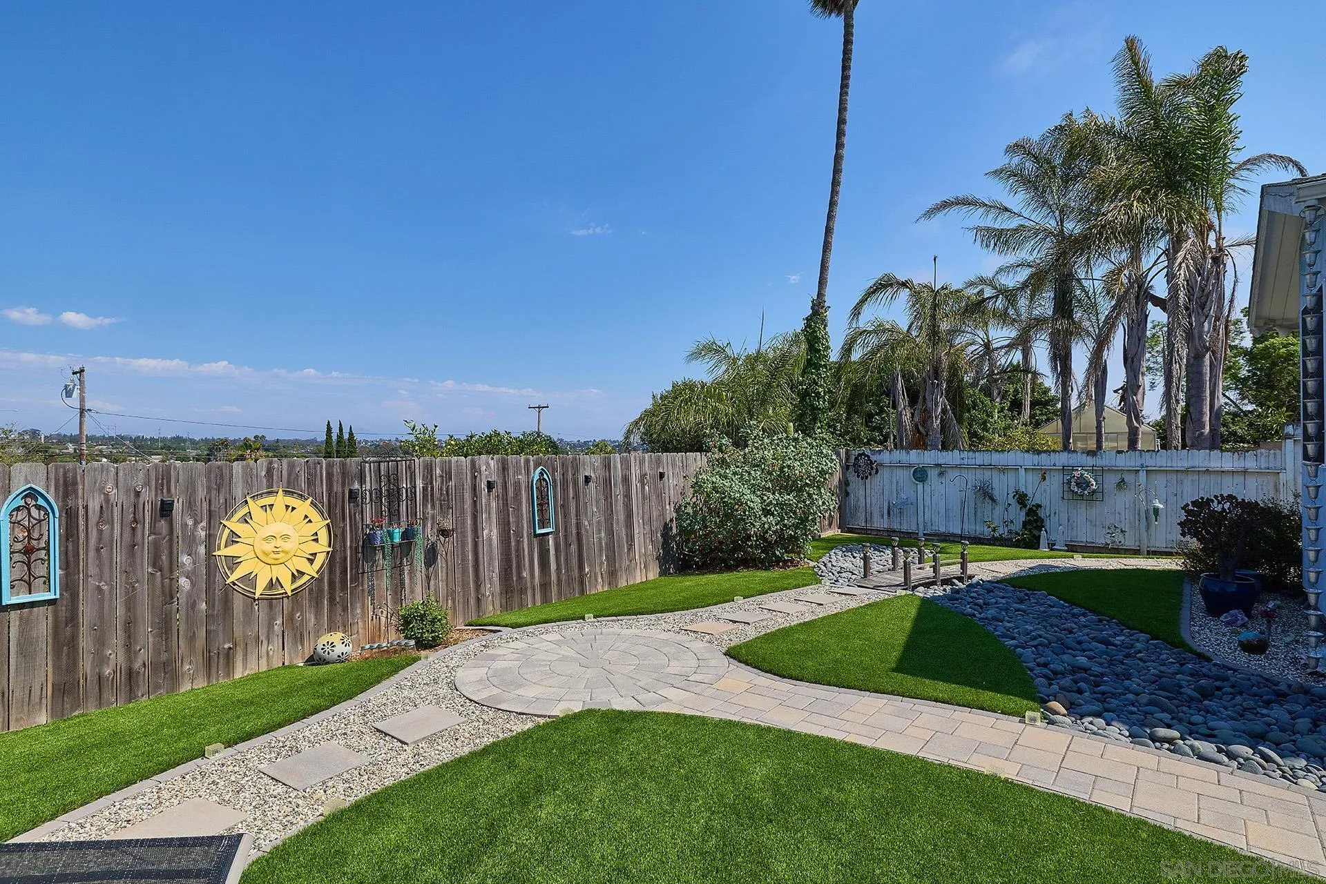 https://cdn.realtyfeed.com/cdn/127/250035869/8b84a297ccf587d26e80459786035a46.webp