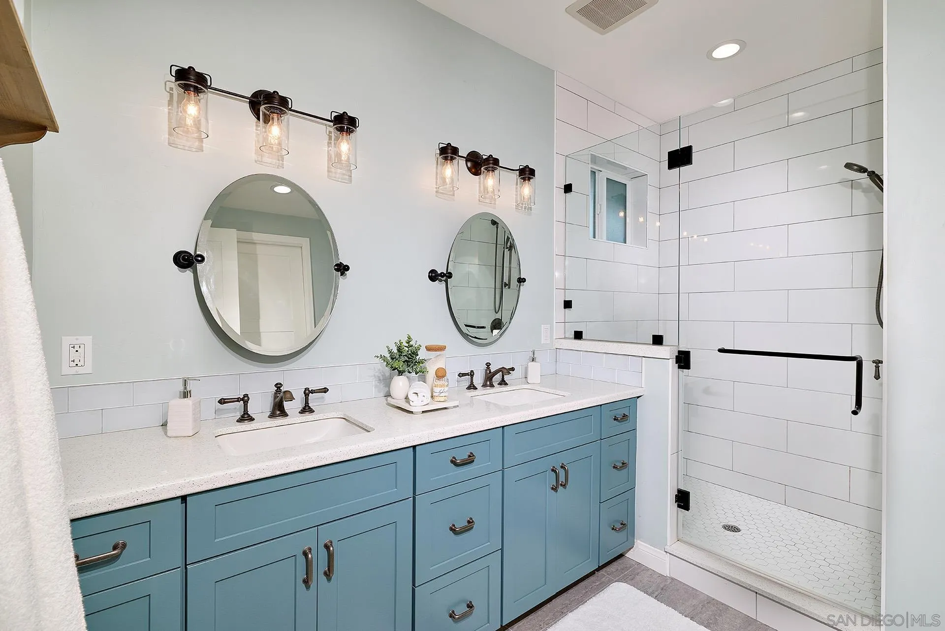https://cdn.realtyfeed.com/cdn/127/250035869/fdd059b083167fd6fcec9789874d81d6.webp