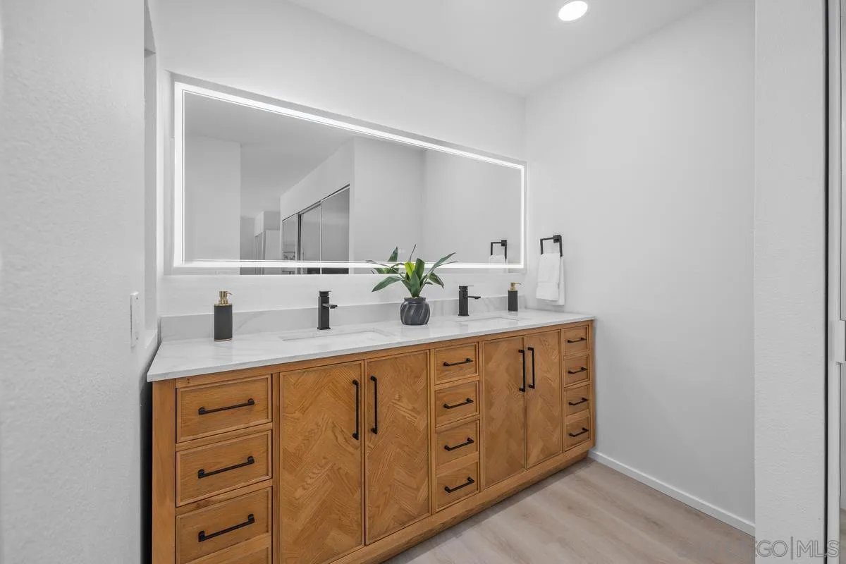 Photo #19: 250035873 Listing: Photo #19