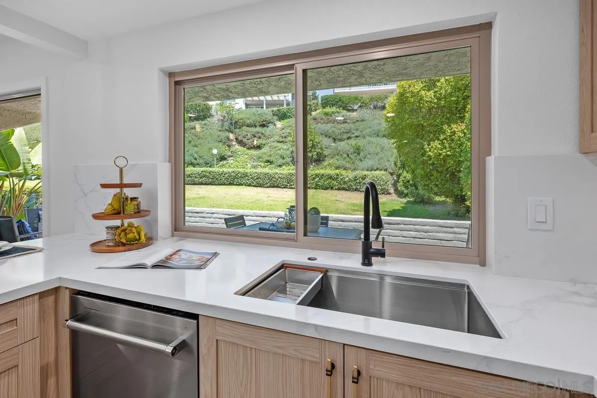 Photo #12: 250035873 Listing: Photo #12