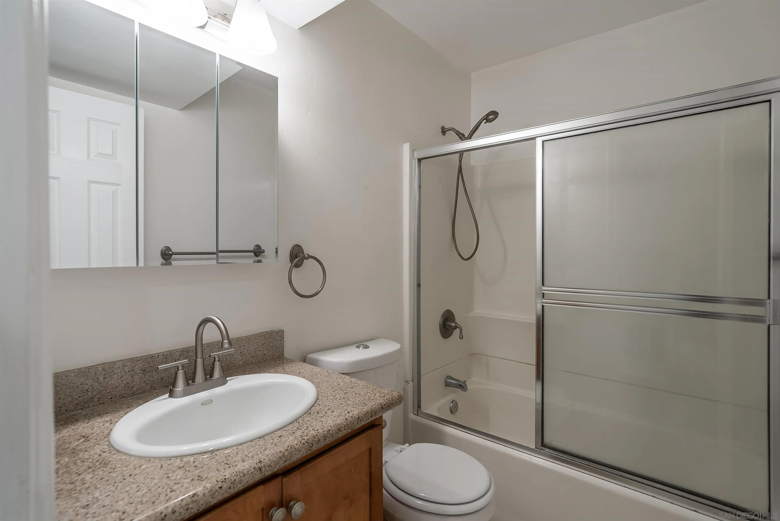 Photo #19: 250035874 Listing: Photo #19