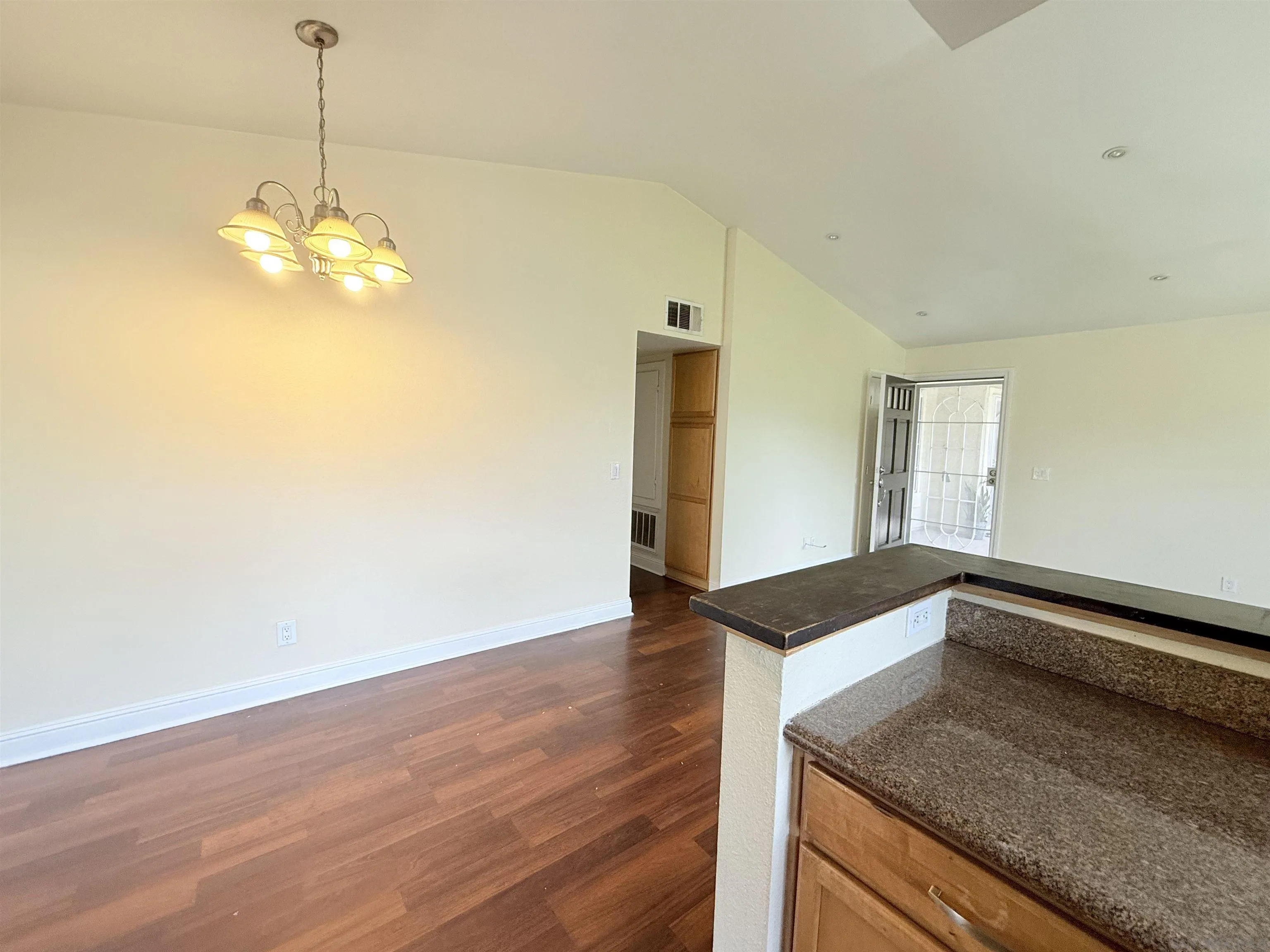 Photo #11: 250035884 Listing: Photo #11