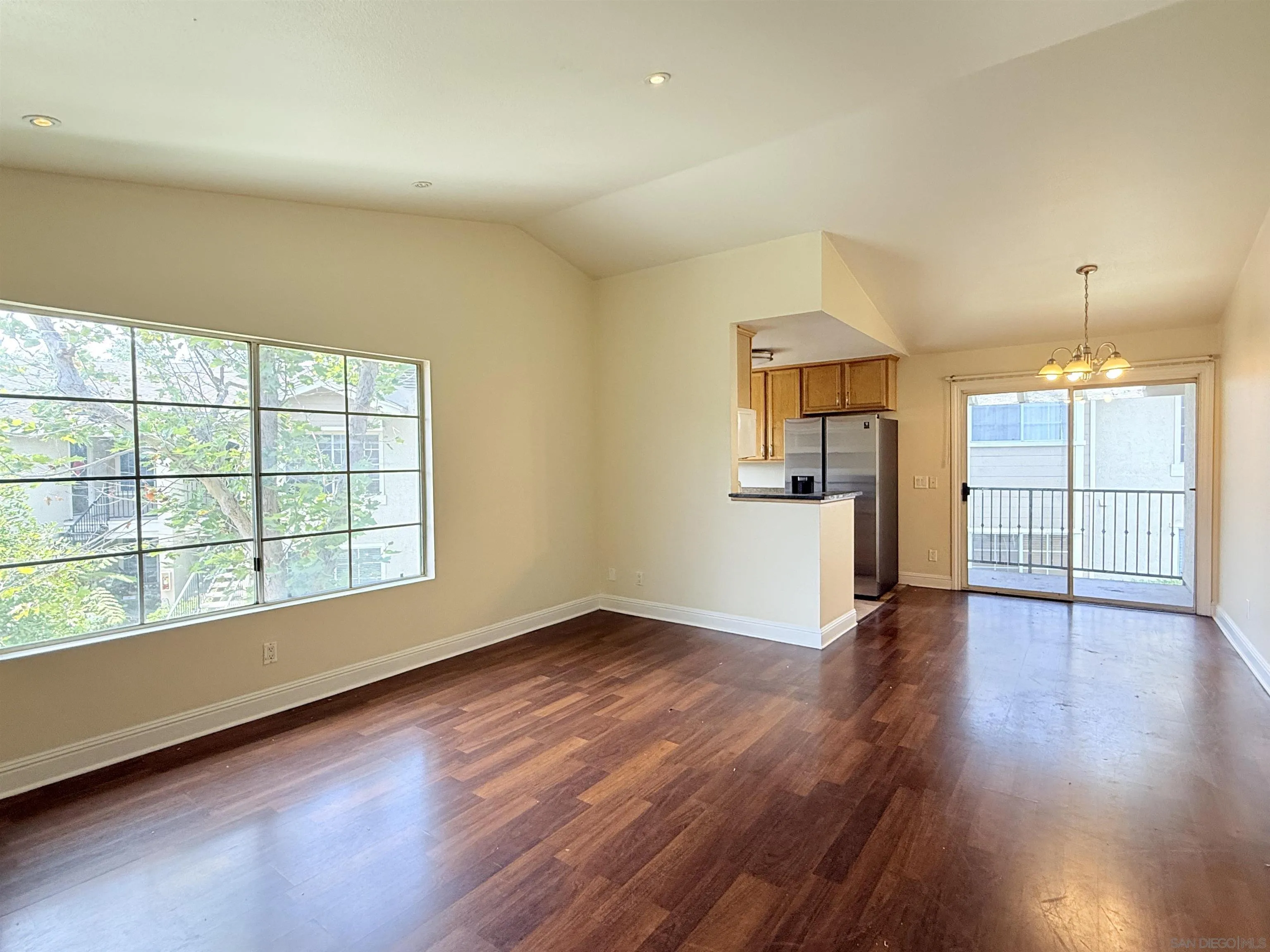 Photo #2: 250035884 Listing 