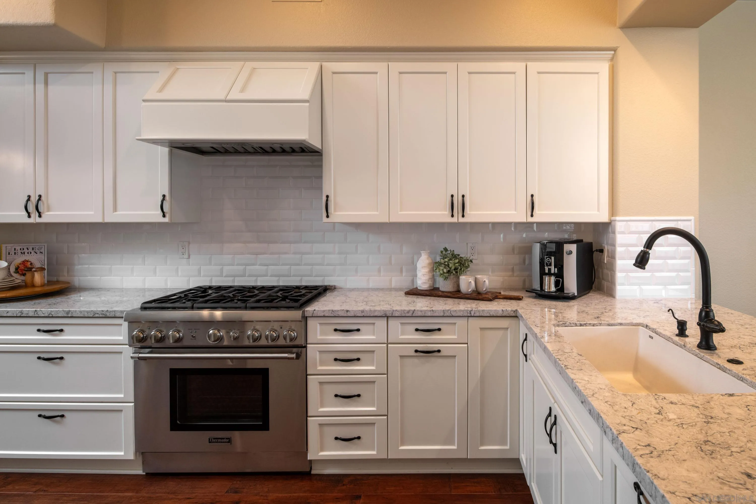 https://cdn.realtyfeed.com/cdn/127/250035893/0d0cd72fa0fe9fe49bee941e27f47f7c.webp