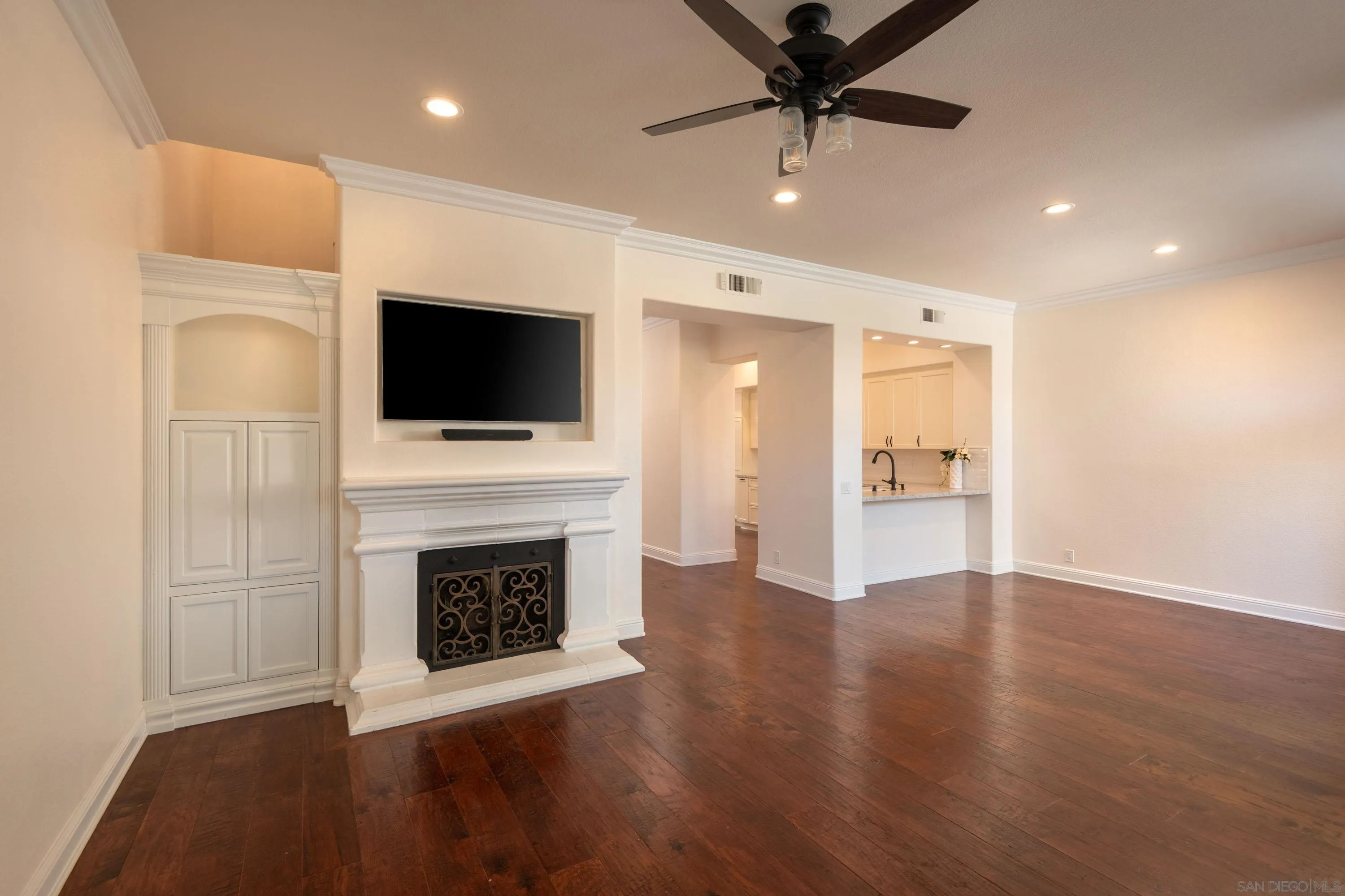 https://cdn.realtyfeed.com/cdn/127/250035893/4144e4978d01500a42f3c63ded904e20.webp