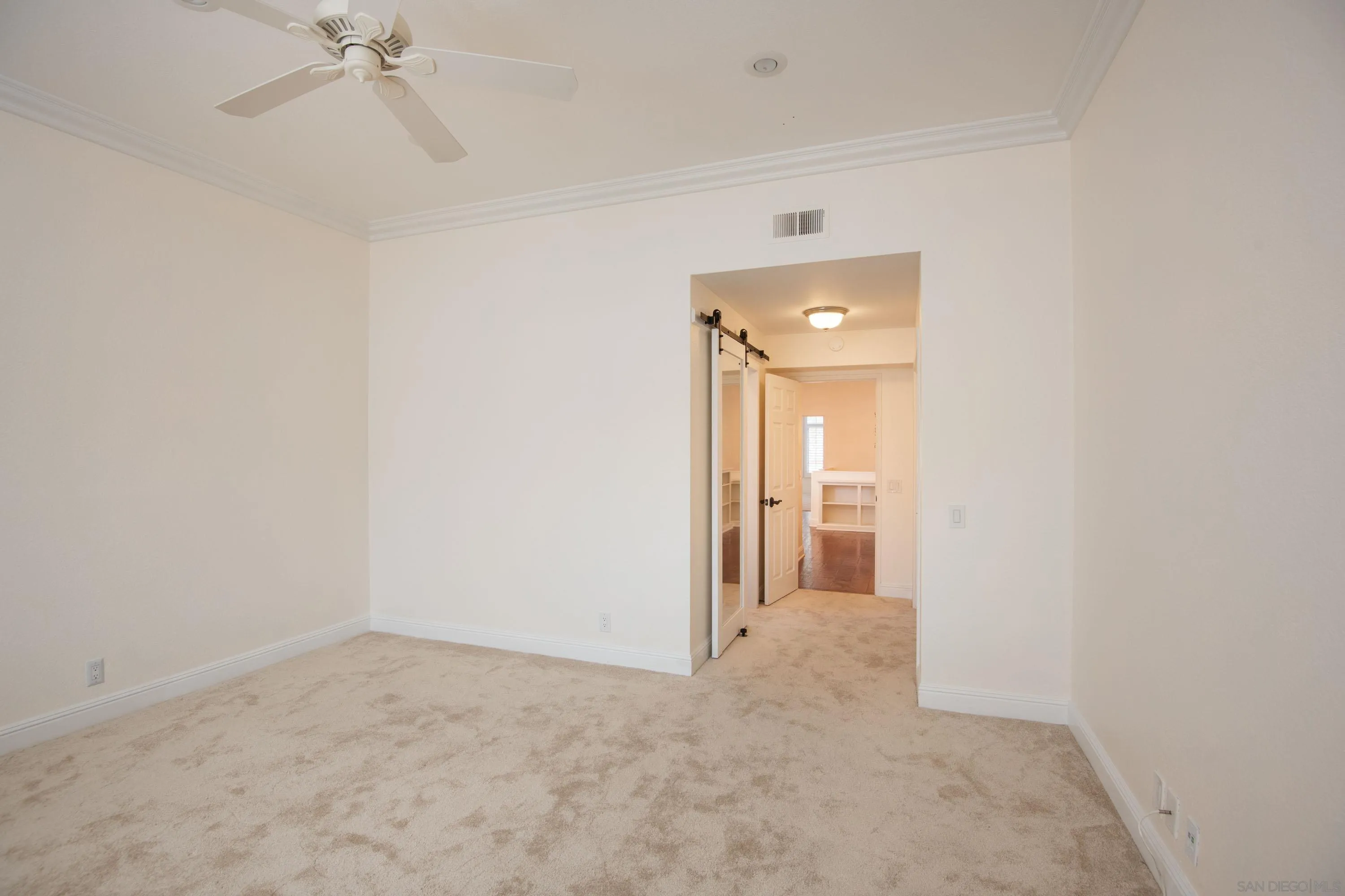 https://cdn.realtyfeed.com/cdn/127/250035893/bd9049e7242297292e7685d8f38ff82b.webp