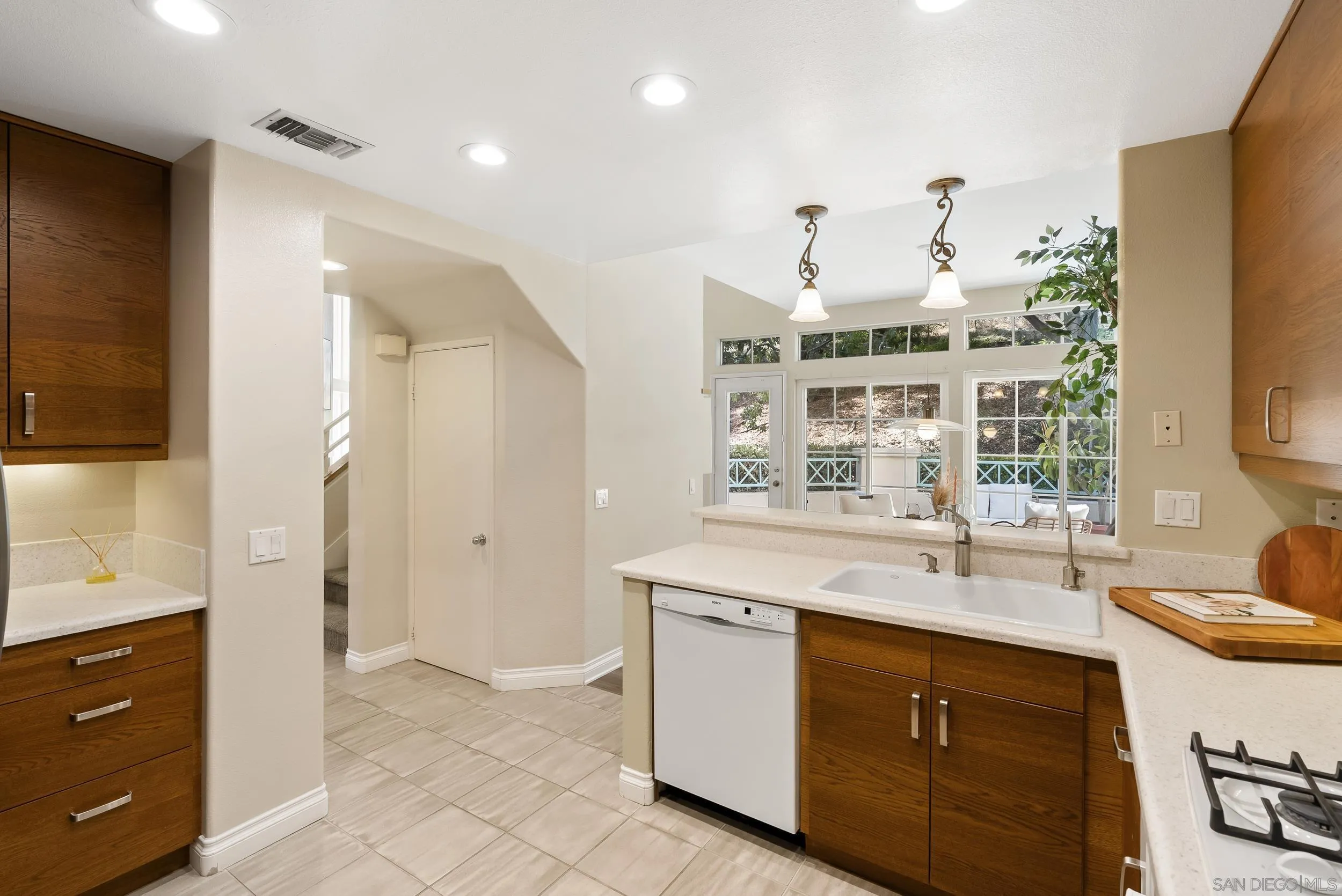 Photo #13: 250035899 Listing: Photo #13