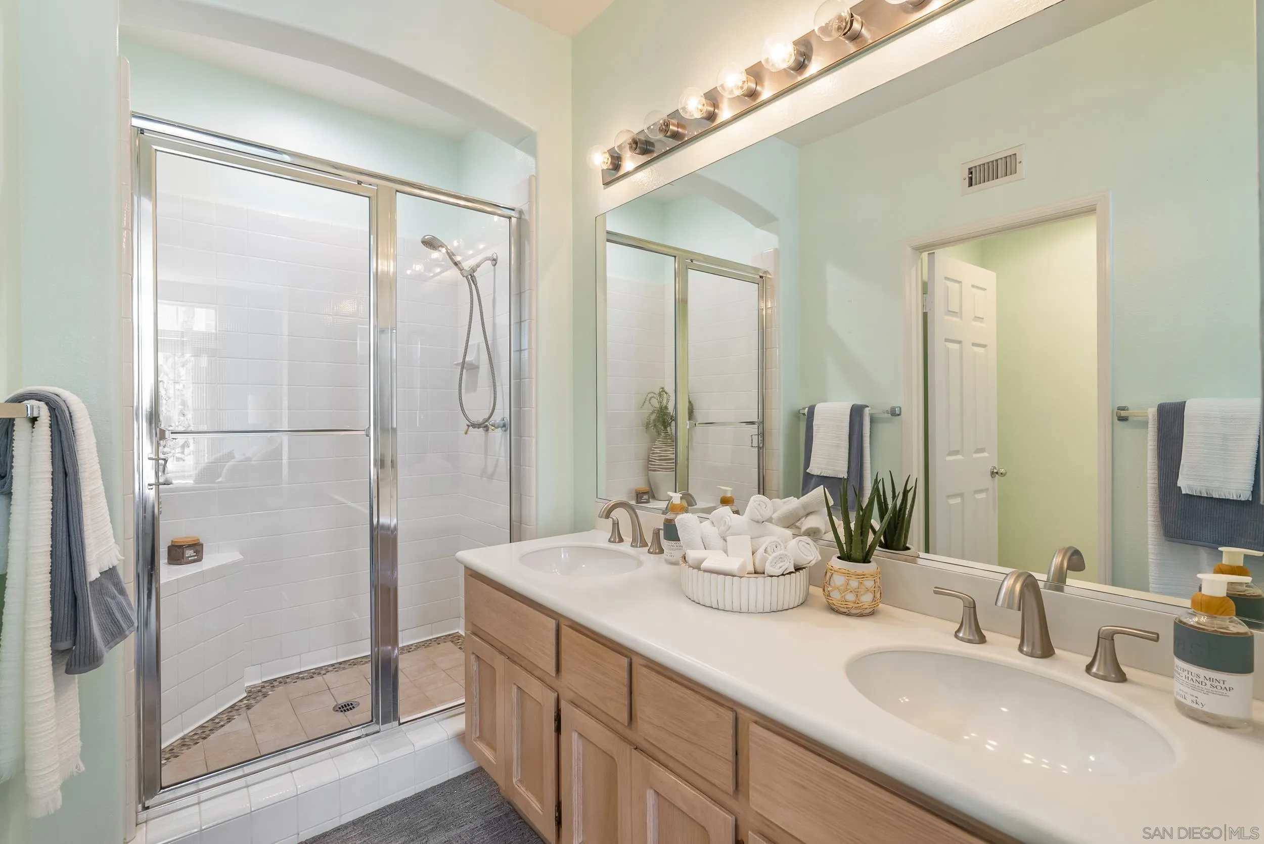Photo #30: 250035899 Listing: Photo #30