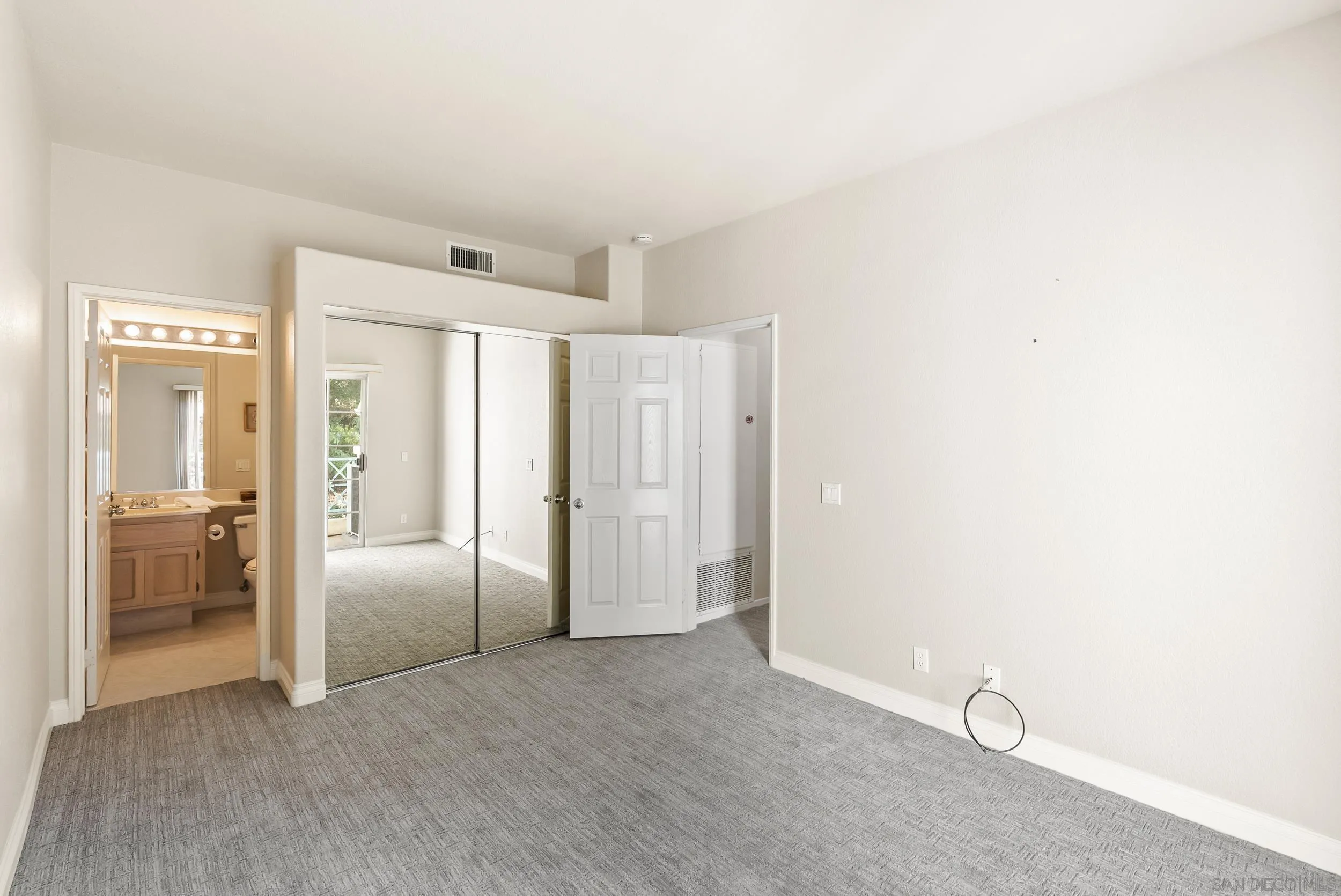 Photo #32: 250035899 Listing: Photo #32