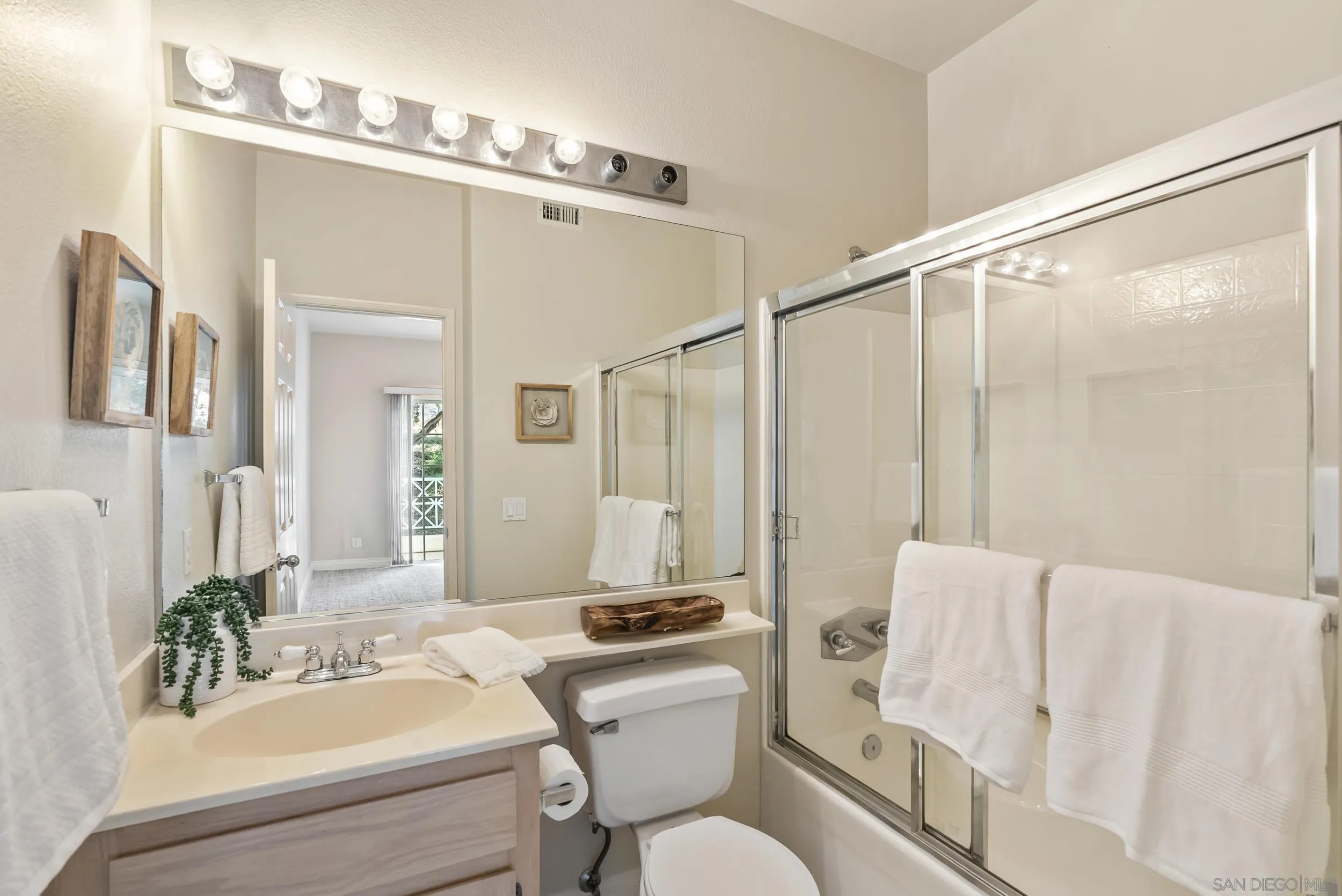 Photo #33: 250035899 Listing: Photo #33