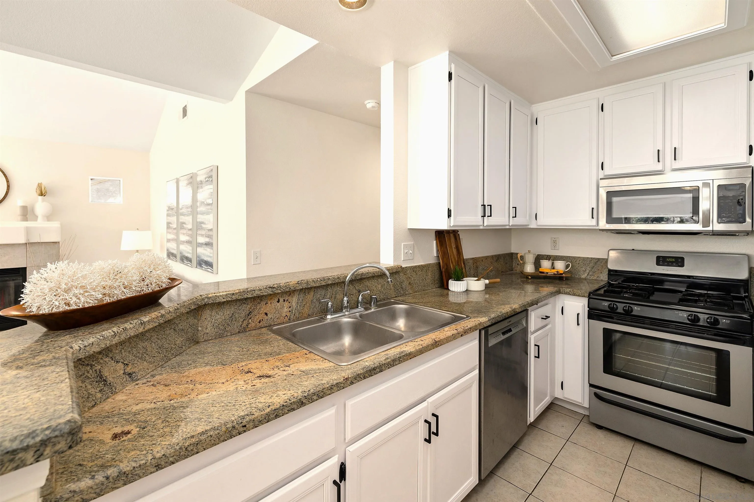 Photo #8: 250035900 Listing: Photo #8