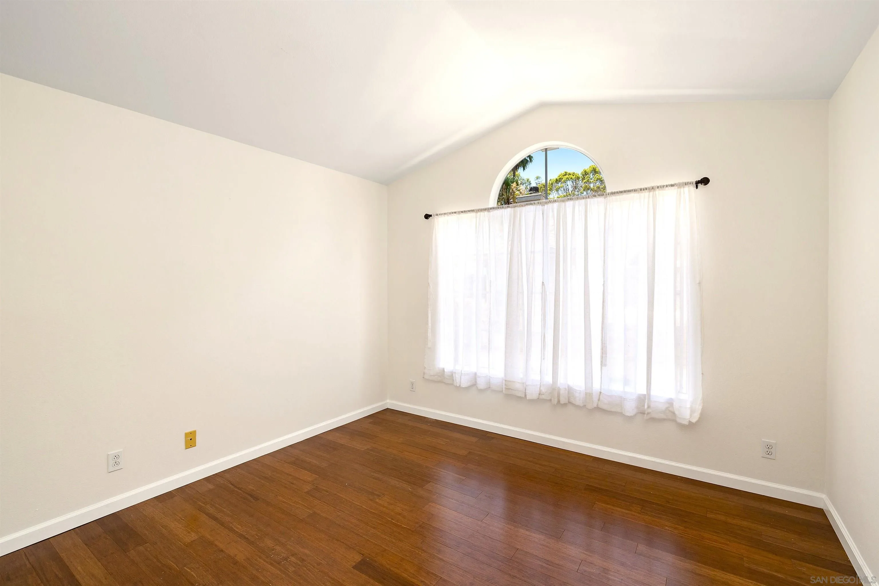 Photo #13: 250035900 Listing: Photo #13