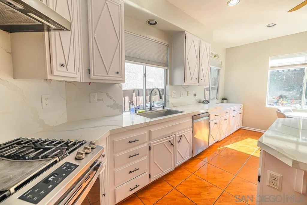 https://cdn.realtyfeed.com/cdn/127/250035907/010b23a634f06195ce365e91c816b0dd.webp
