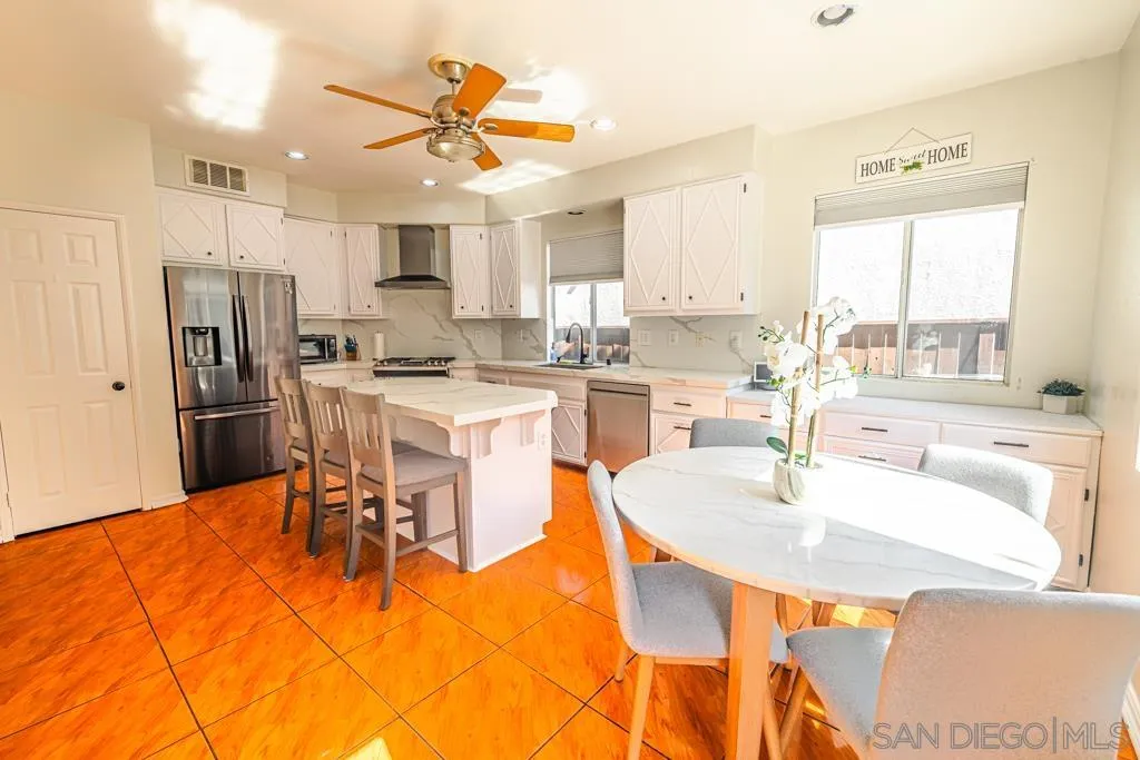 https://cdn.realtyfeed.com/cdn/127/250035907/479f42b7bf6e208219c2e6b5ffe15311.webp