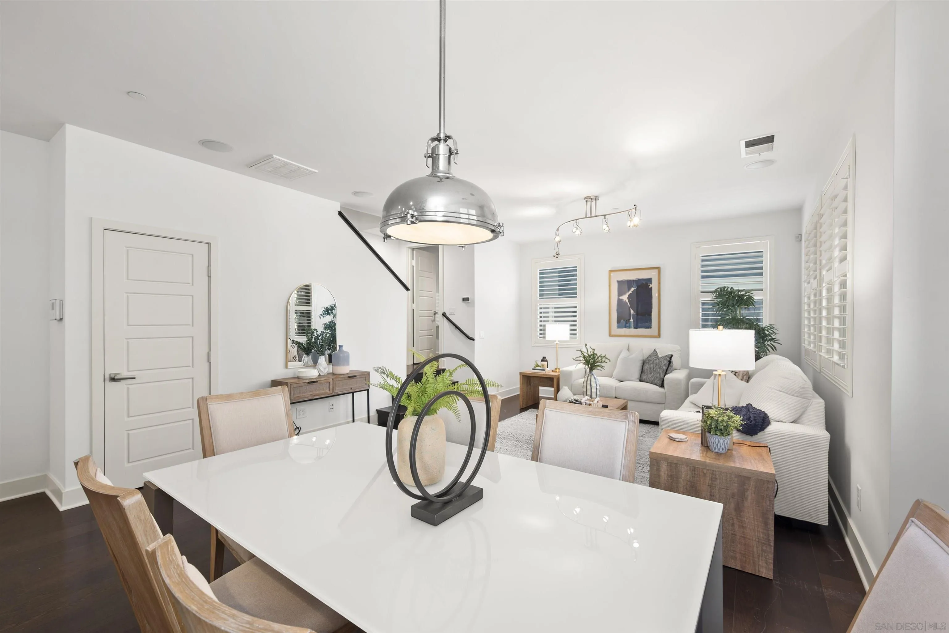 https://cdn.realtyfeed.com/cdn/127/250035912/3a53b2002082d392c3bcad28f1269617.webp