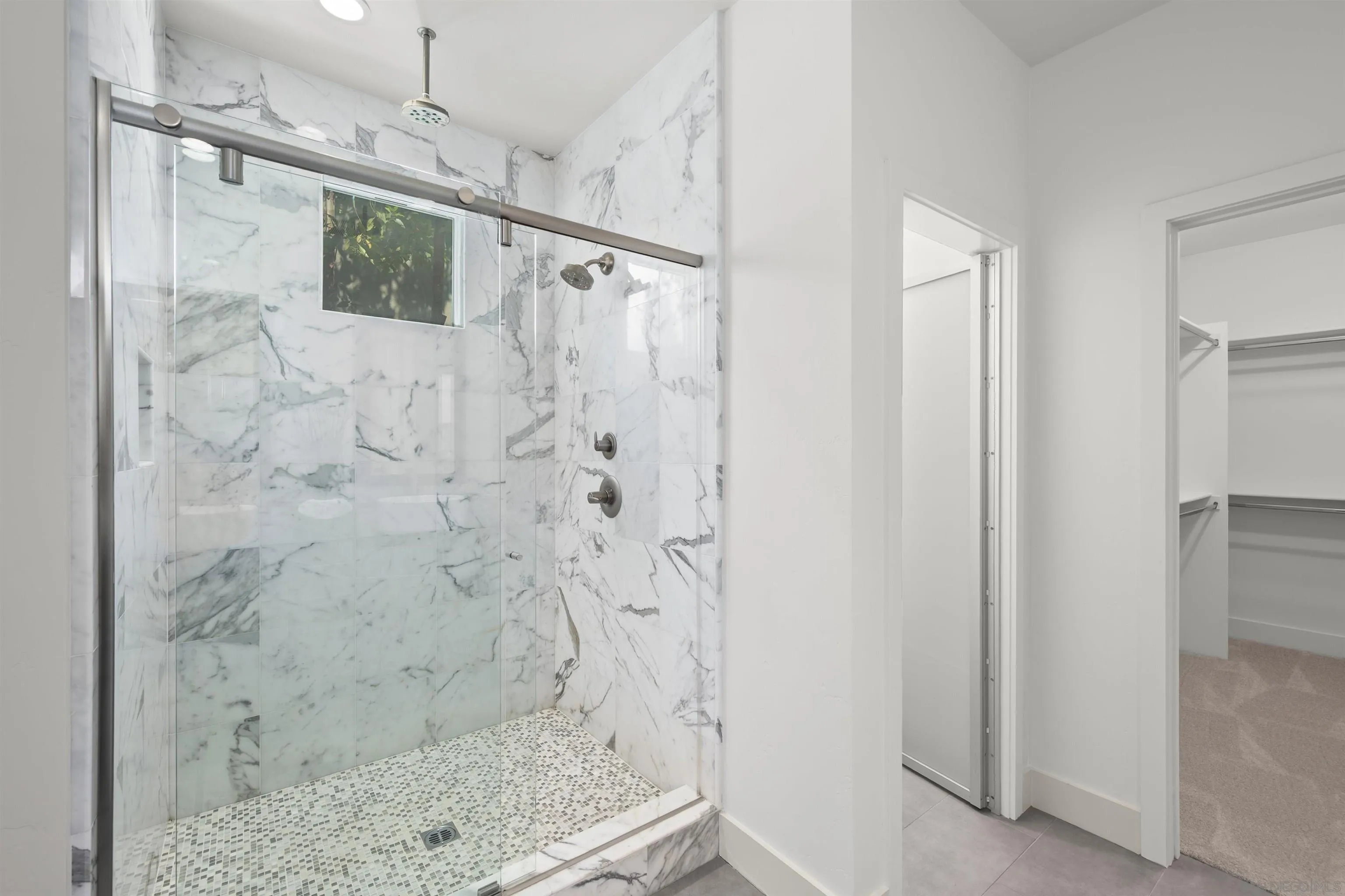 https://cdn.realtyfeed.com/cdn/127/250035912/40b51e9affde3362088c6c72af7749d5.webp