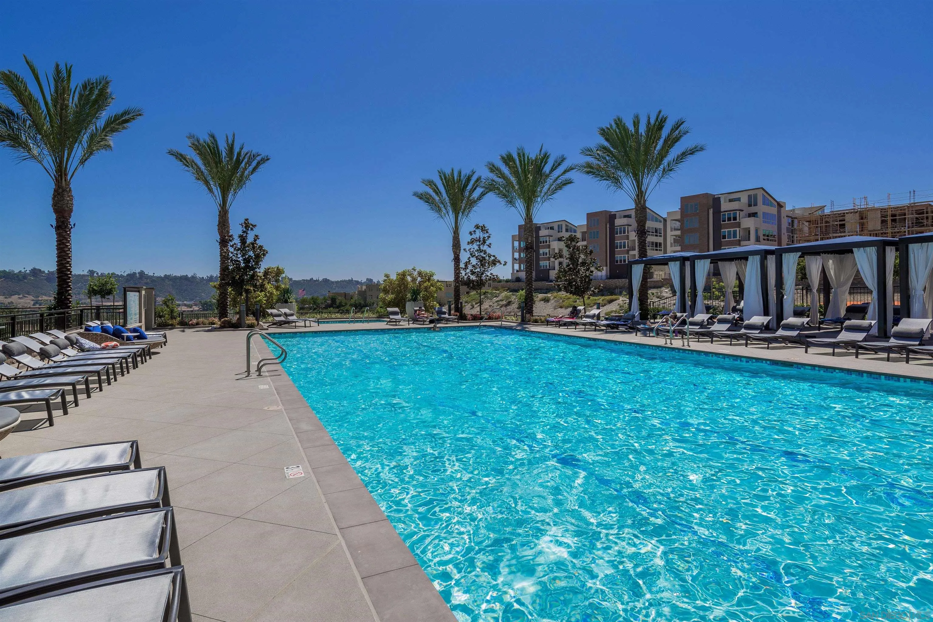 https://cdn.realtyfeed.com/cdn/127/250035912/4a1f609e28c4c5cfebbd1ca40ec9c8b5.webp