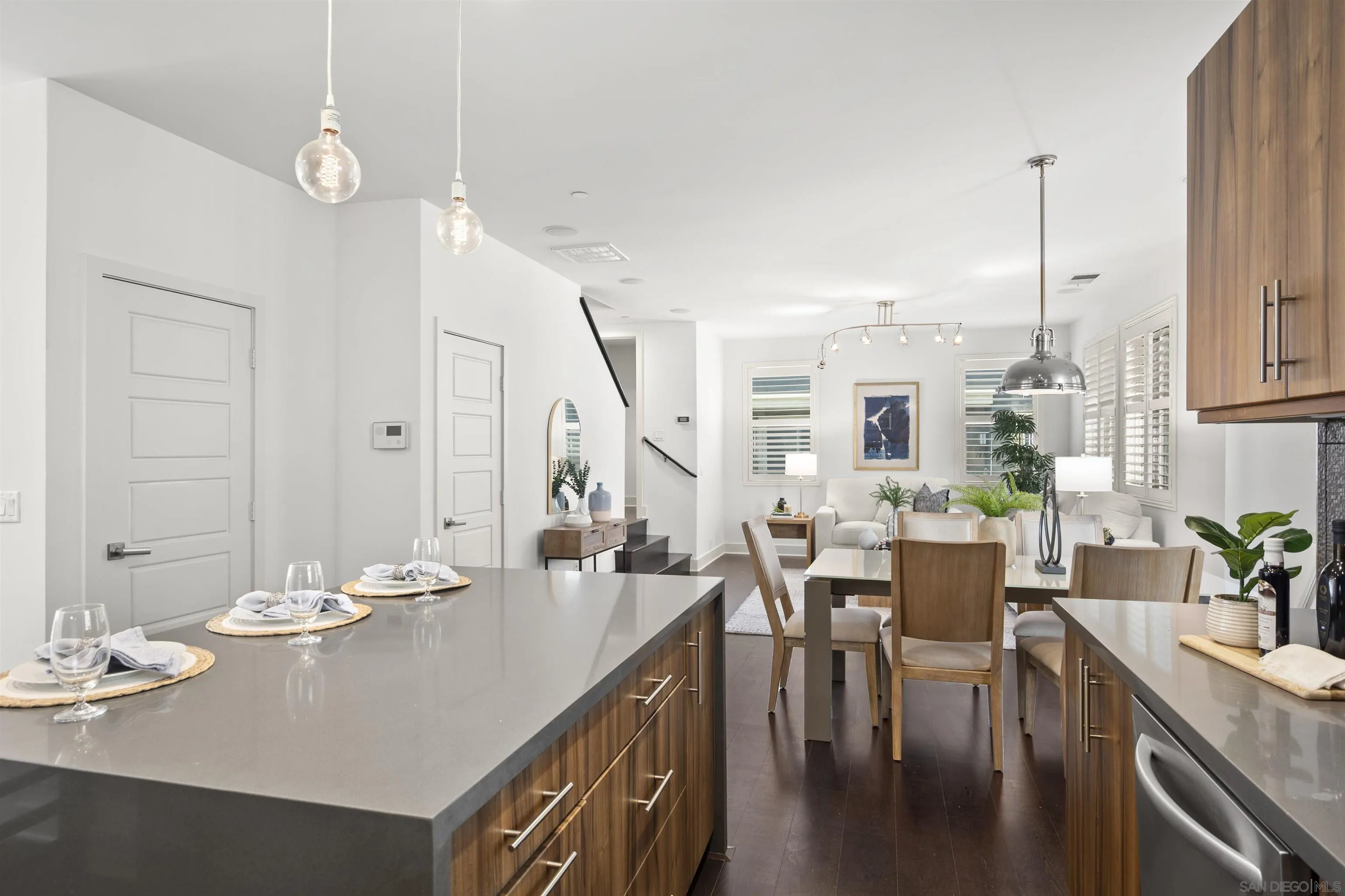 https://cdn.realtyfeed.com/cdn/127/250035912/6410824577631693c4457c9e8df7974c.webp