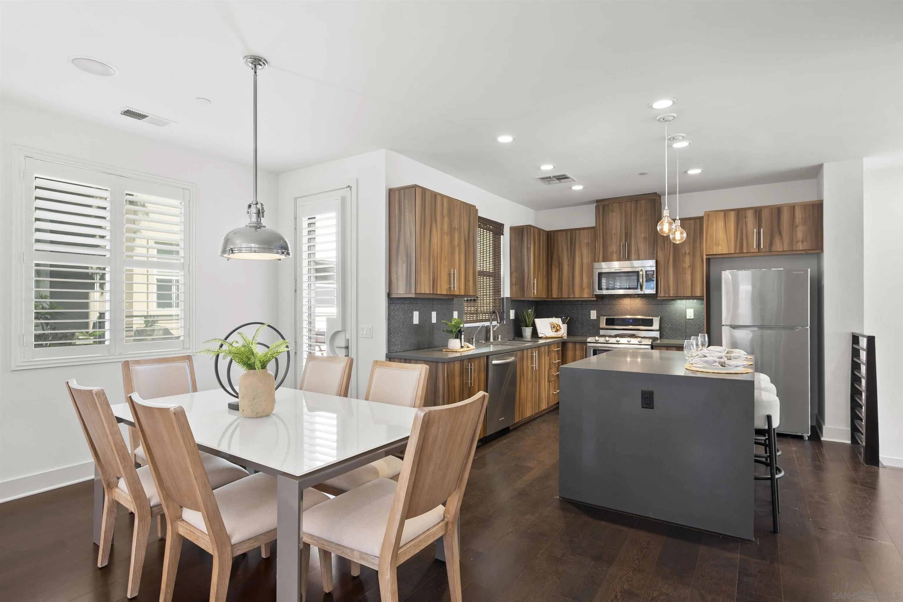 https://cdn.realtyfeed.com/cdn/127/250035912/9224a58f391bb43b0cfe939a4d8a26ab.webp
