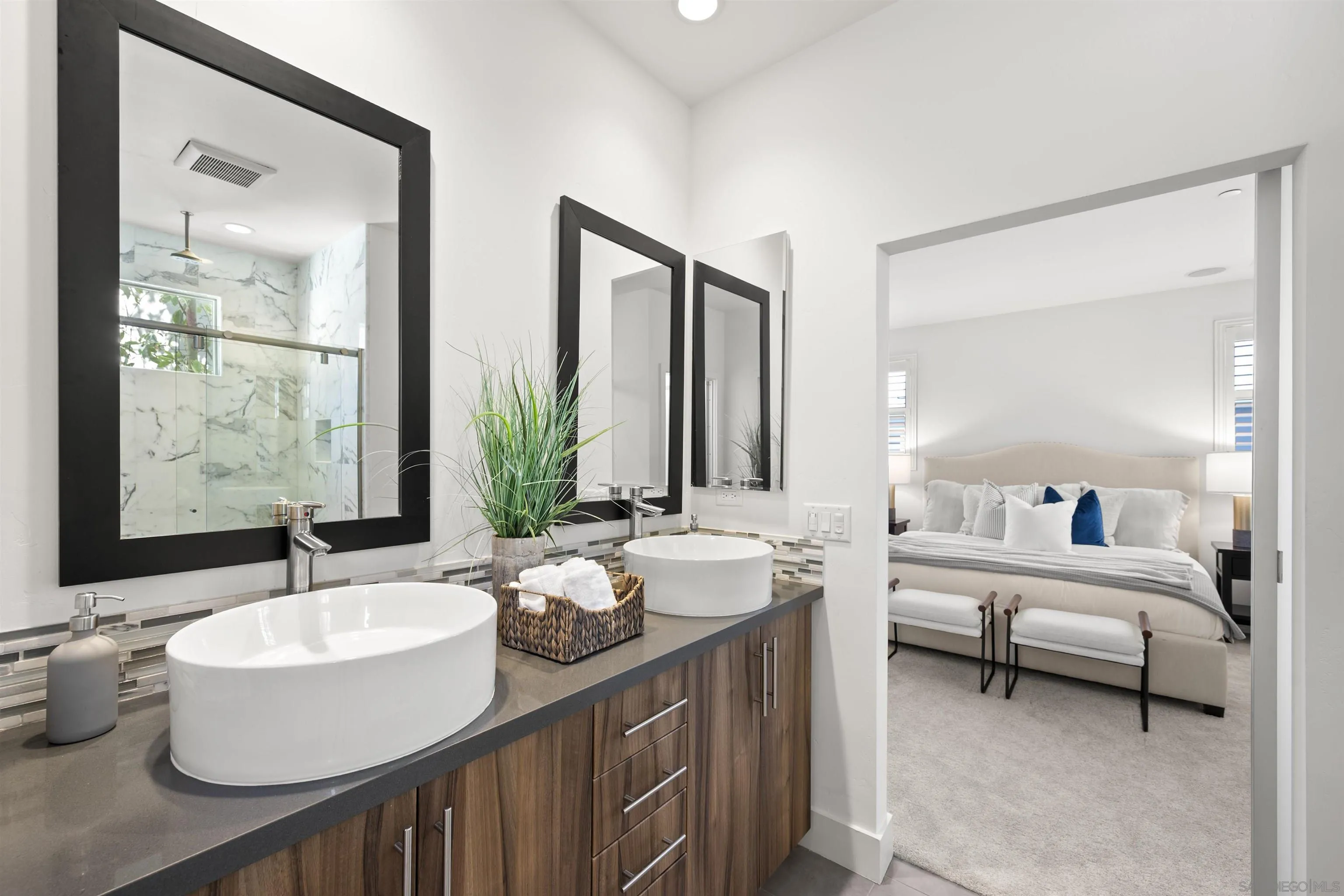 https://cdn.realtyfeed.com/cdn/127/250035912/963343f3b36360c2178fbc16c73b8aa5.webp