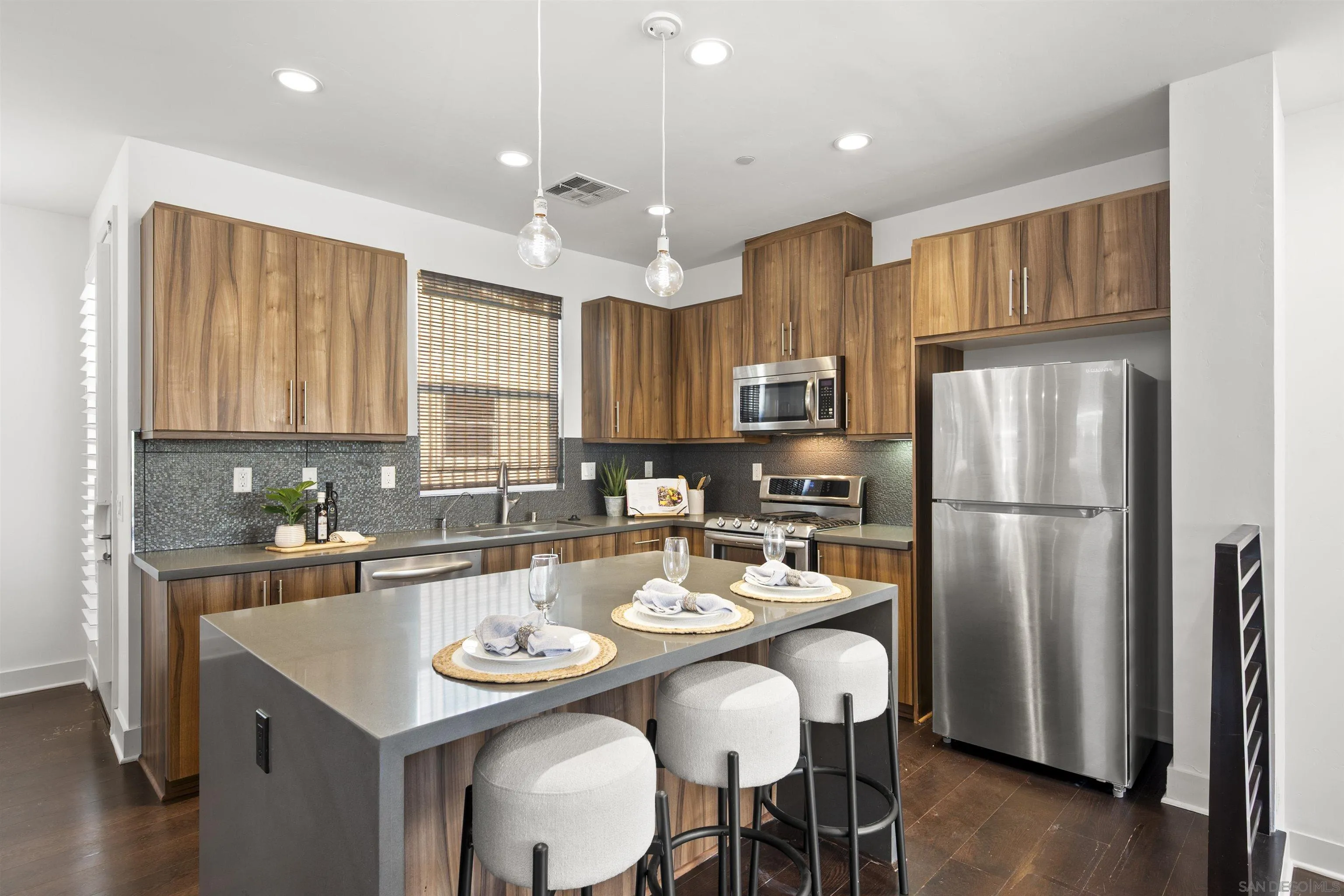 https://cdn.realtyfeed.com/cdn/127/250035912/9dac492d2f9e93d8f628caa71a51c36c.webp