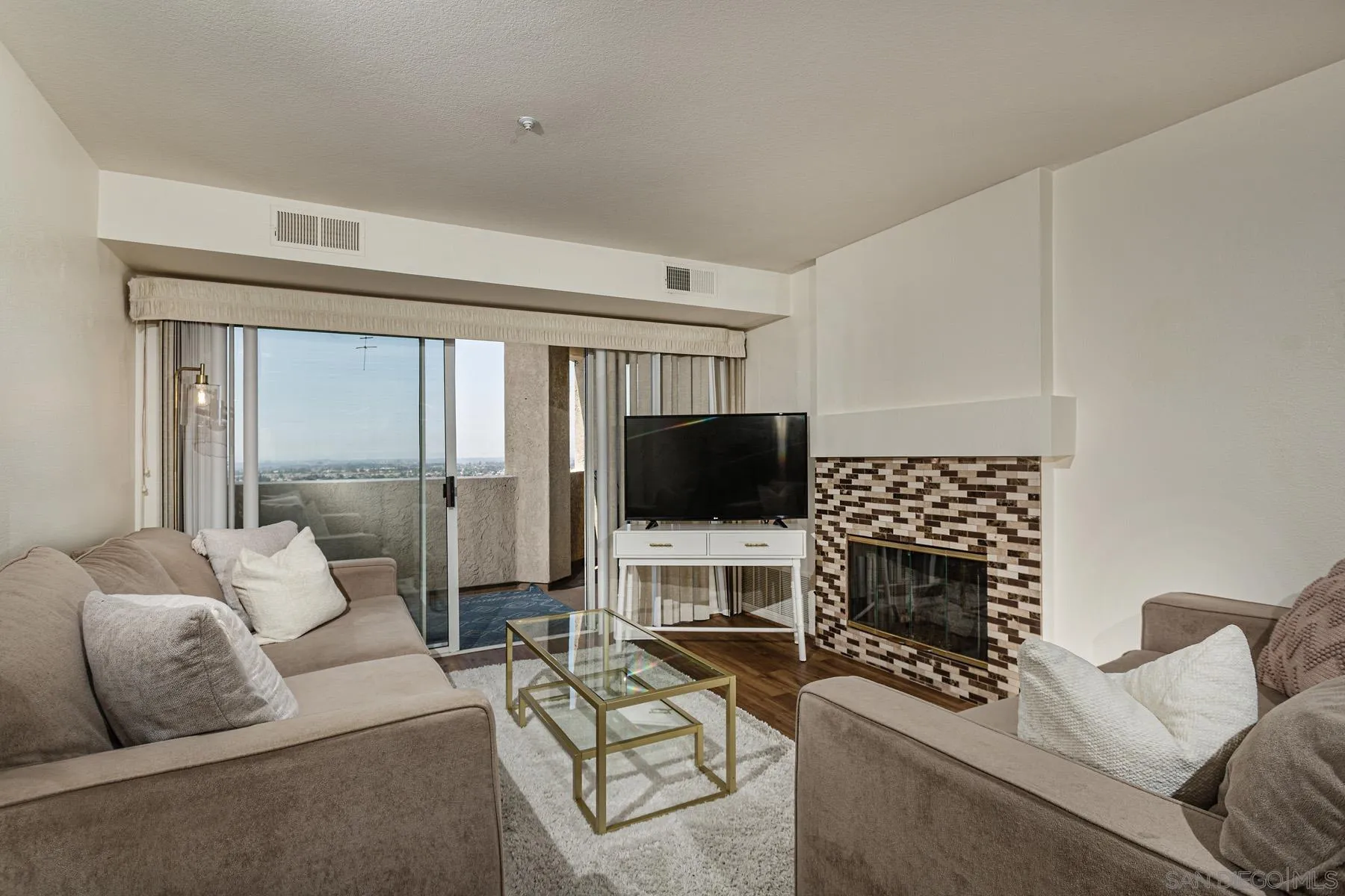 https://cdn.realtyfeed.com/cdn/127/250035916/2d00172331dd7d78314c991fb74f3bfb.webp