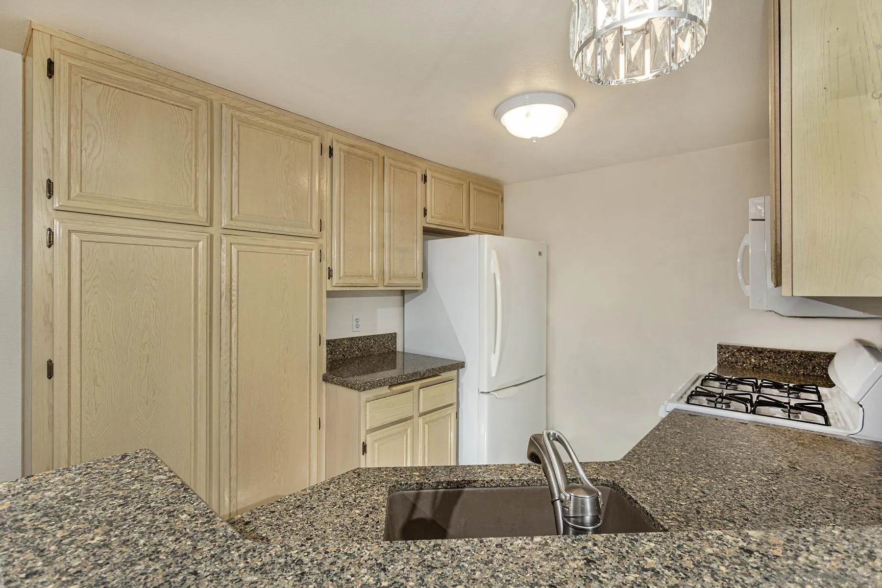 https://cdn.realtyfeed.com/cdn/127/250035916/58981c06b474415c07883211a3beade7.webp