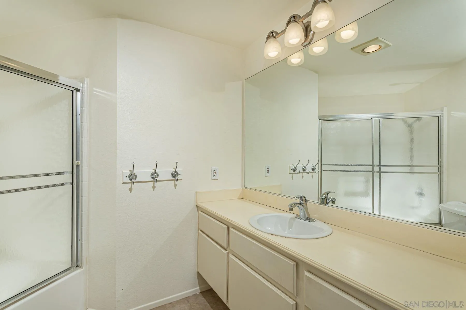 https://cdn.realtyfeed.com/cdn/127/250035916/f0c14593fa140c84eb8191e66769a6df.webp