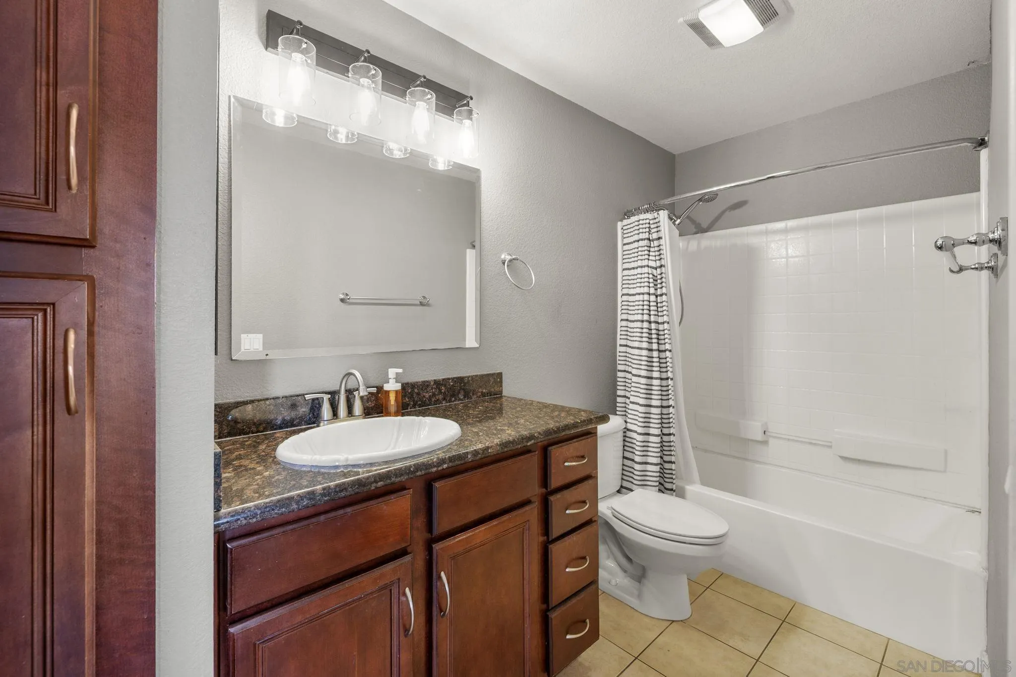 https://cdn.realtyfeed.com/cdn/127/250035921/2f65ebdbf433f877453fe25067c46f28.webp