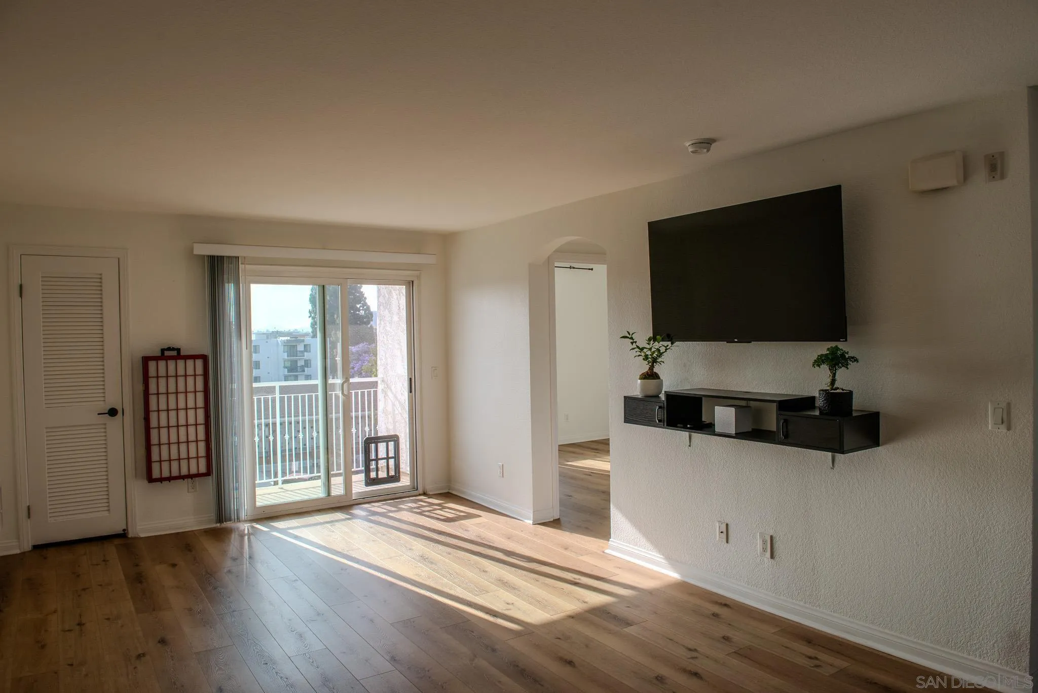 Photo #2: 250035923 Listing 