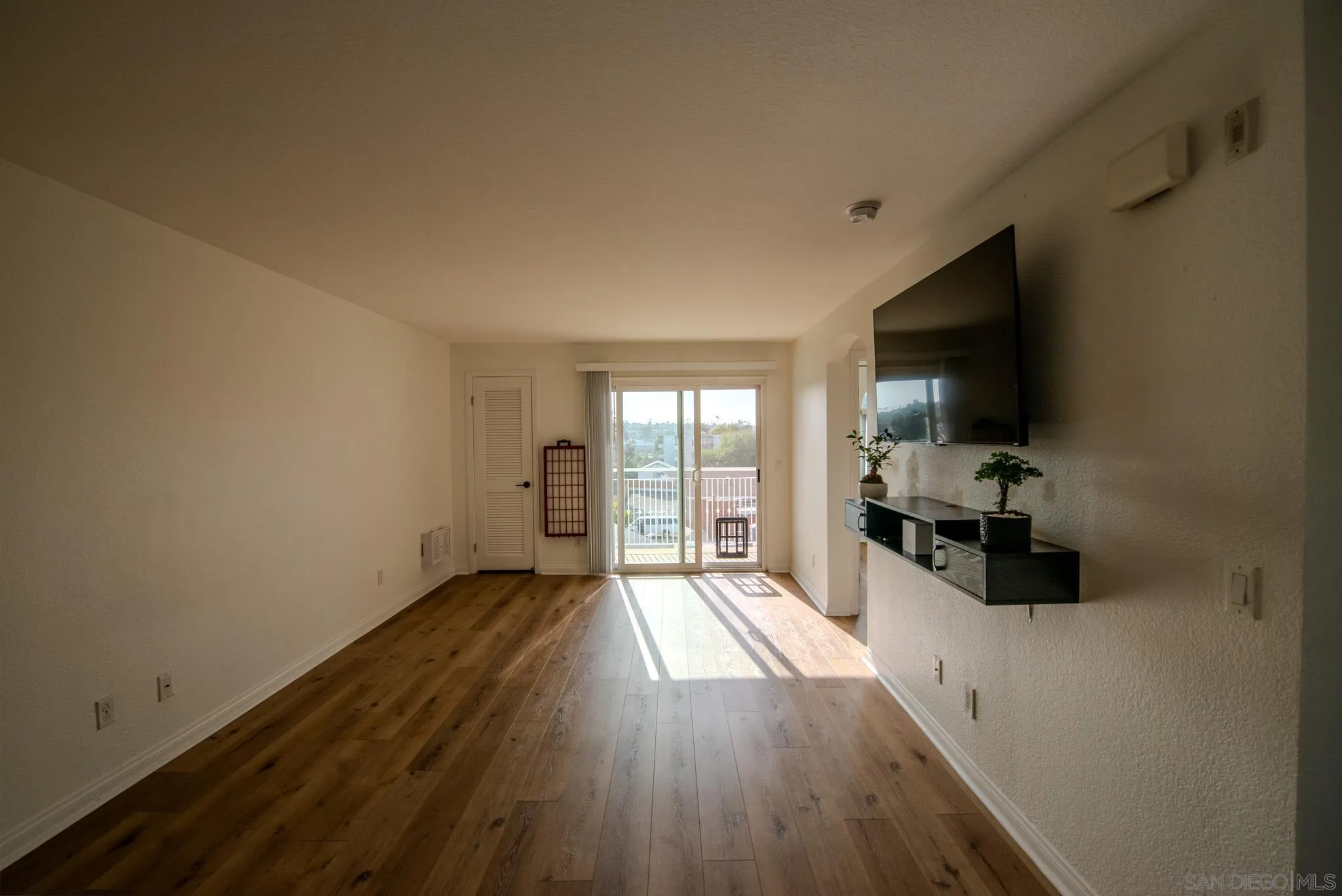 Photo #5: 250035923 Listing 