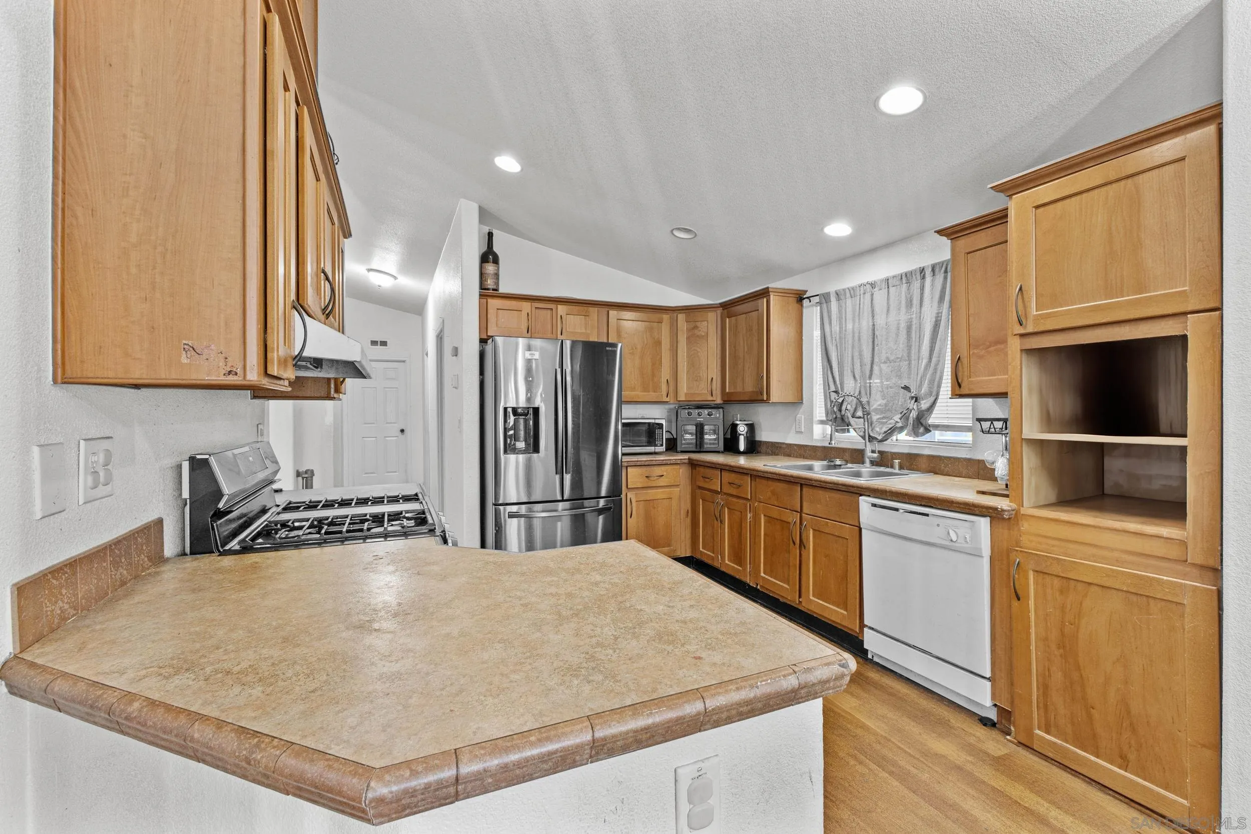 https://cdn.realtyfeed.com/cdn/127/250035925/c55ffc100b09d7e7524e54b1b5644af0.webp