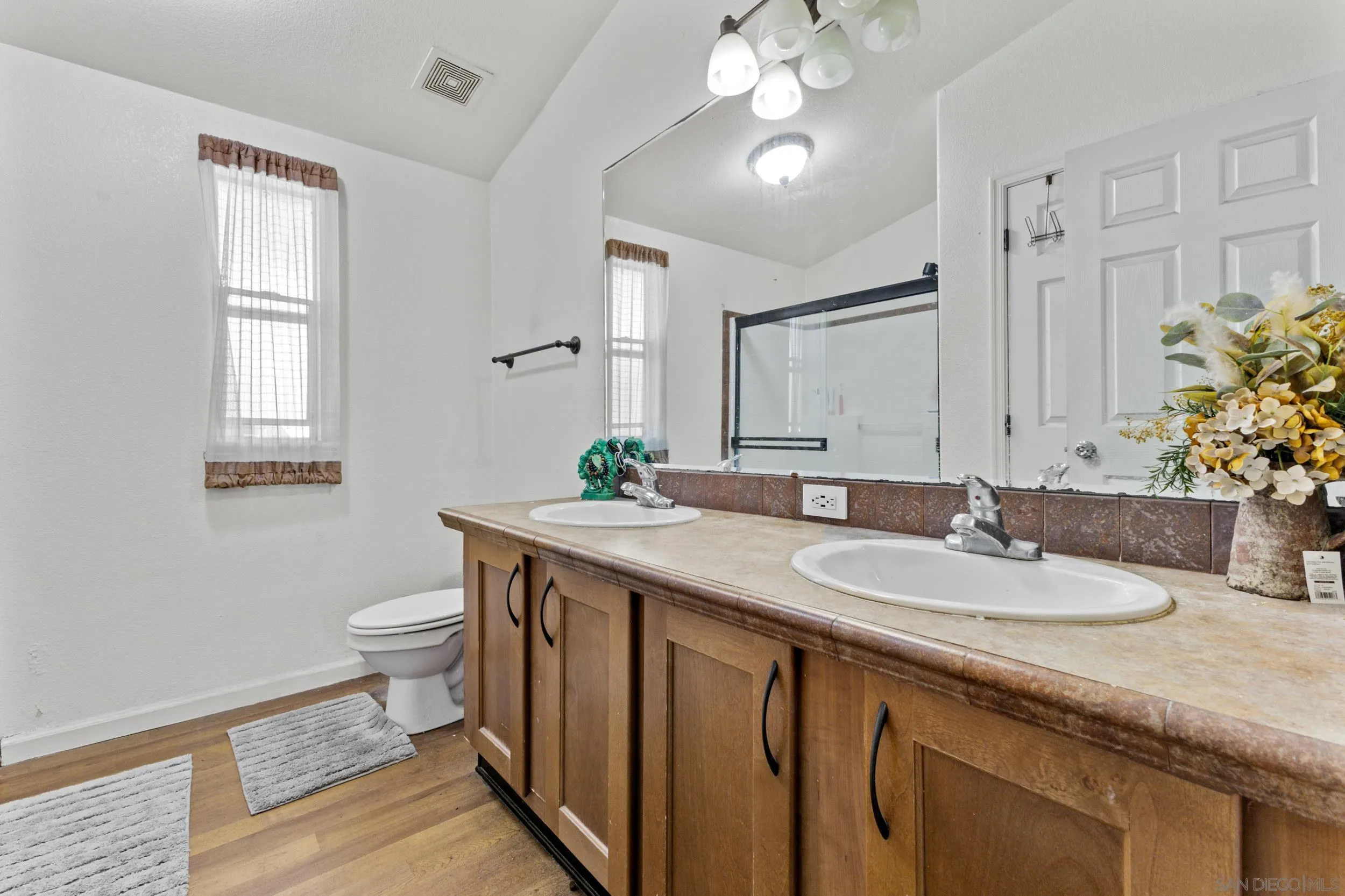 https://cdn.realtyfeed.com/cdn/127/250035925/ea499a57d71656875ee950fbf886704b.webp