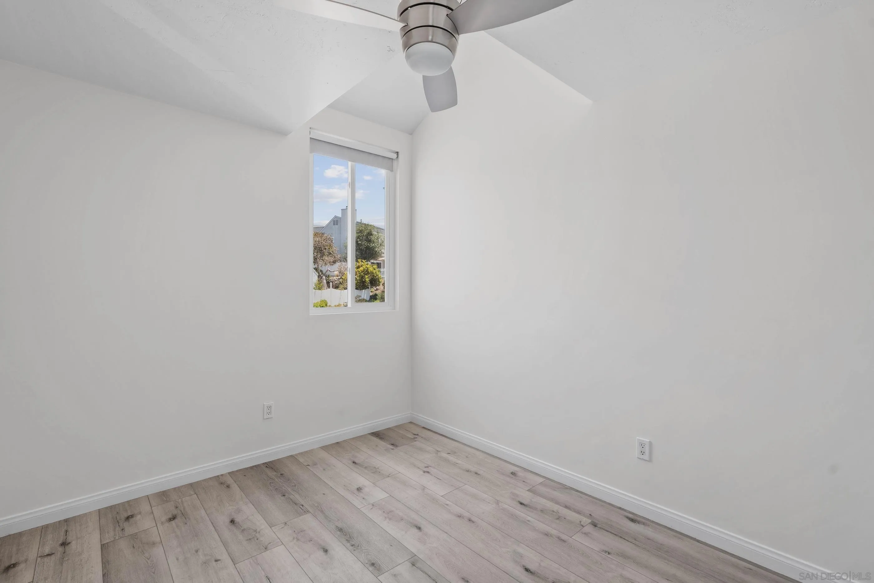 https://cdn.realtyfeed.com/cdn/127/250035949/6d29cb635097a6b7756d53604fd817b4.webp