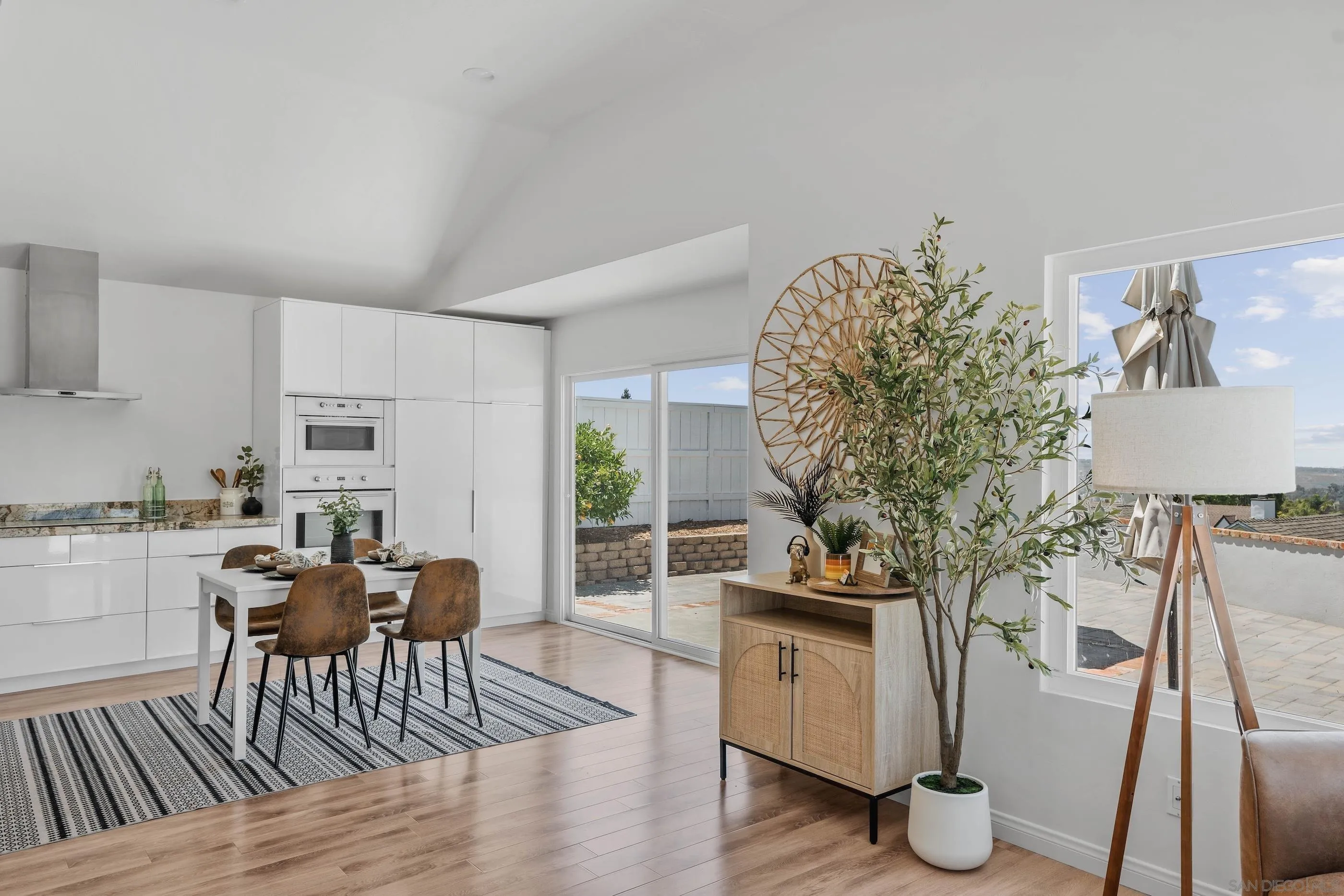 https://cdn.realtyfeed.com/cdn/127/250035949/72b57b95246b7e704252392de1fda405.webp
