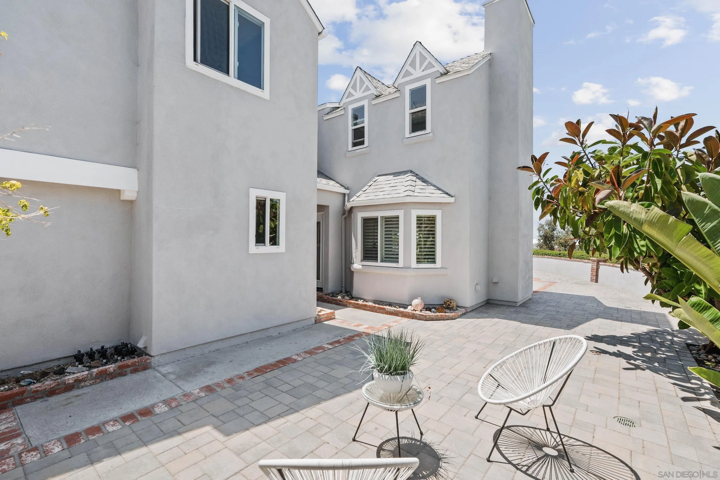 https://cdn.realtyfeed.com/cdn/127/250035949/a7020dcc46f146946f511bc99591f5a8.webp