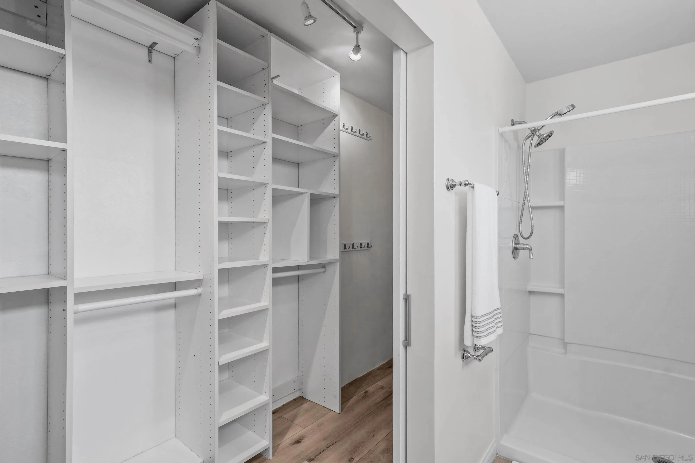 https://cdn.realtyfeed.com/cdn/127/250035949/fbc7e34ec6ed5fd3000dcfd9c49828f1.webp