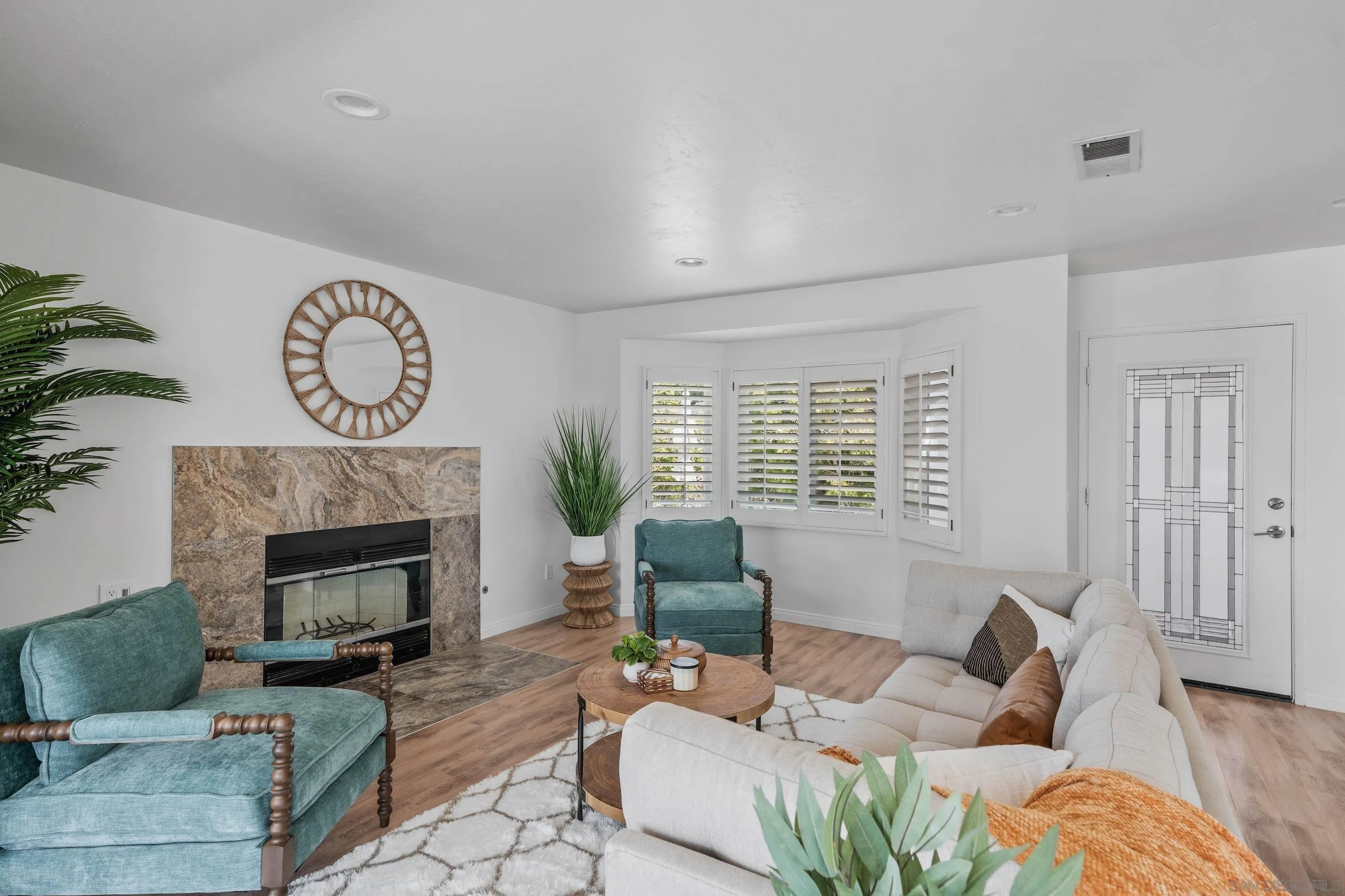 https://cdn.realtyfeed.com/cdn/127/250035949/fe689dd5c7f244c76522f57a976ed9aa.webp