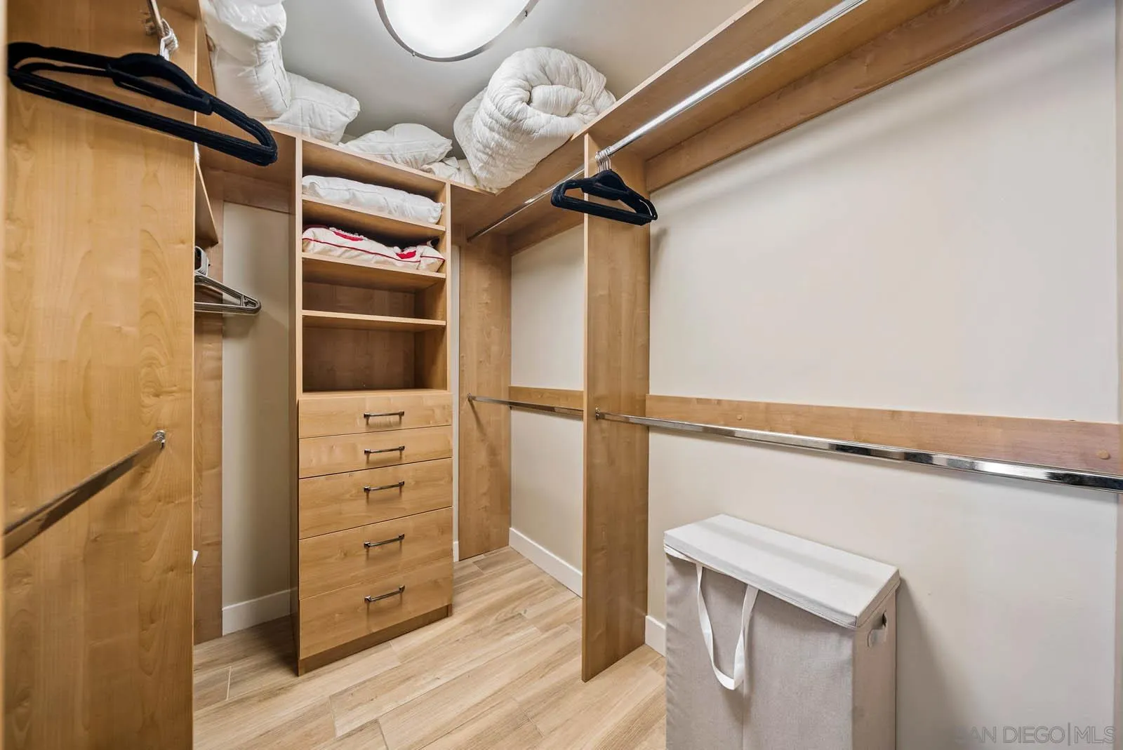 https://cdn.realtyfeed.com/cdn/127/250035956/30a652ef6b85db3ca1e300d0dd4aa733.webp