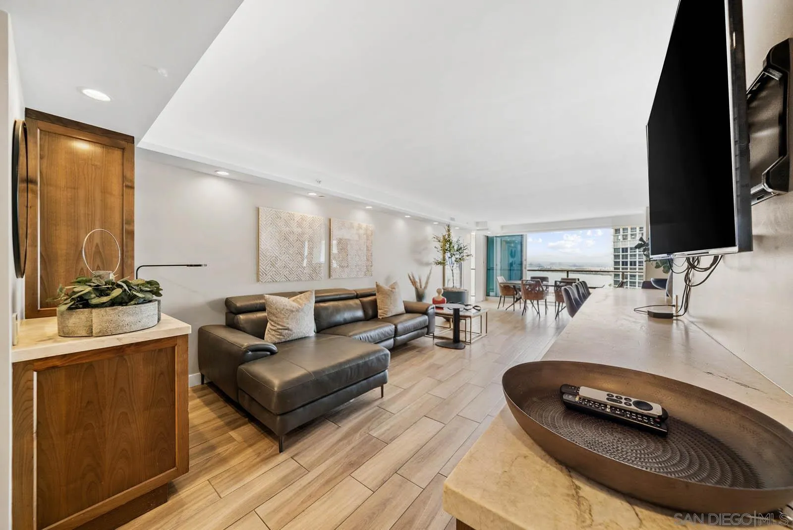 https://cdn.realtyfeed.com/cdn/127/250035956/86f9f15e4614d65e751a456d638fa7b5.webp