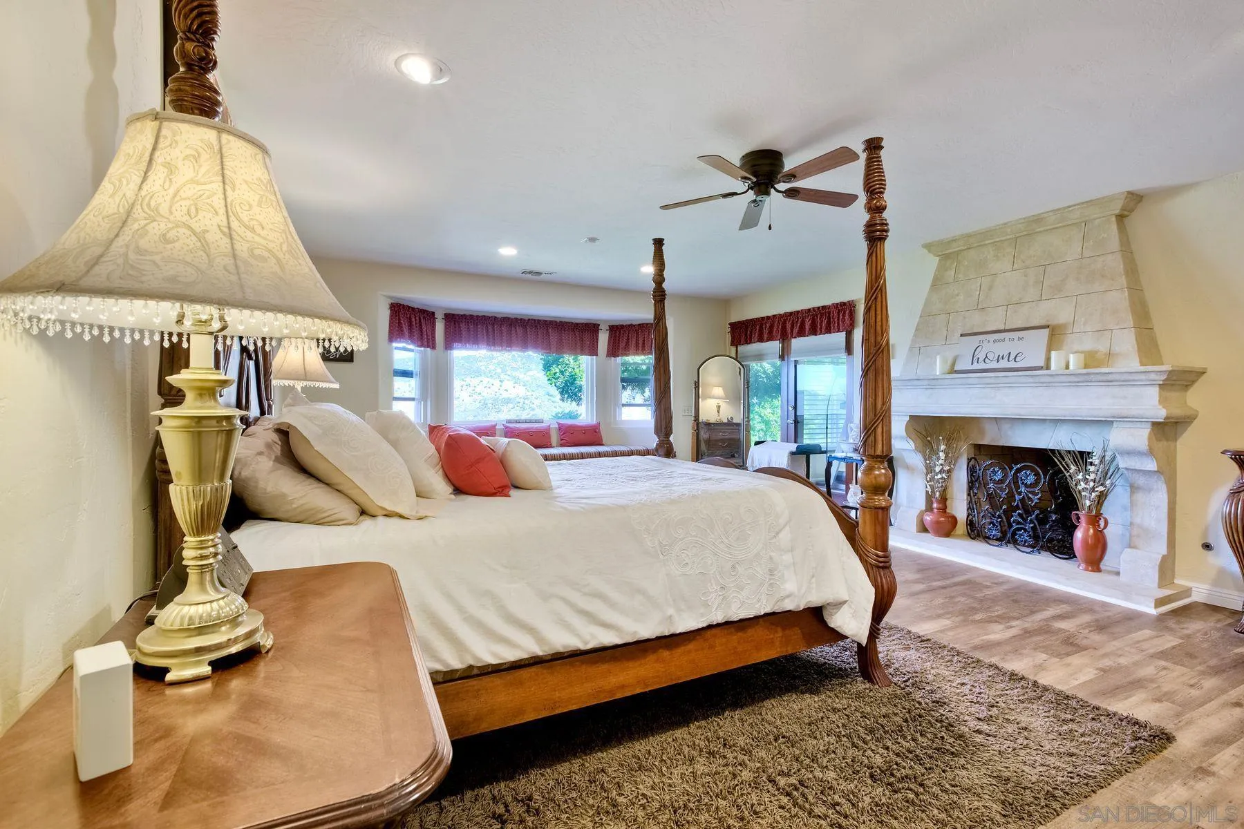 https://cdn.realtyfeed.com/cdn/127/250035957/41708ef1f1bd8e11d5c2b7fd71cef906.webp